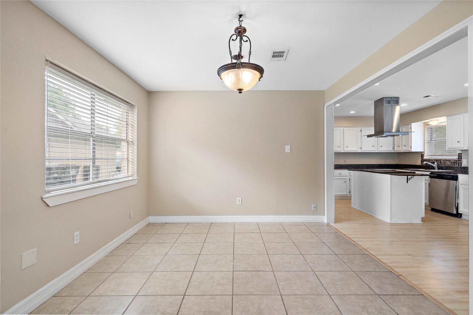 4915 Kentington Drive, Alvin, TX 77511