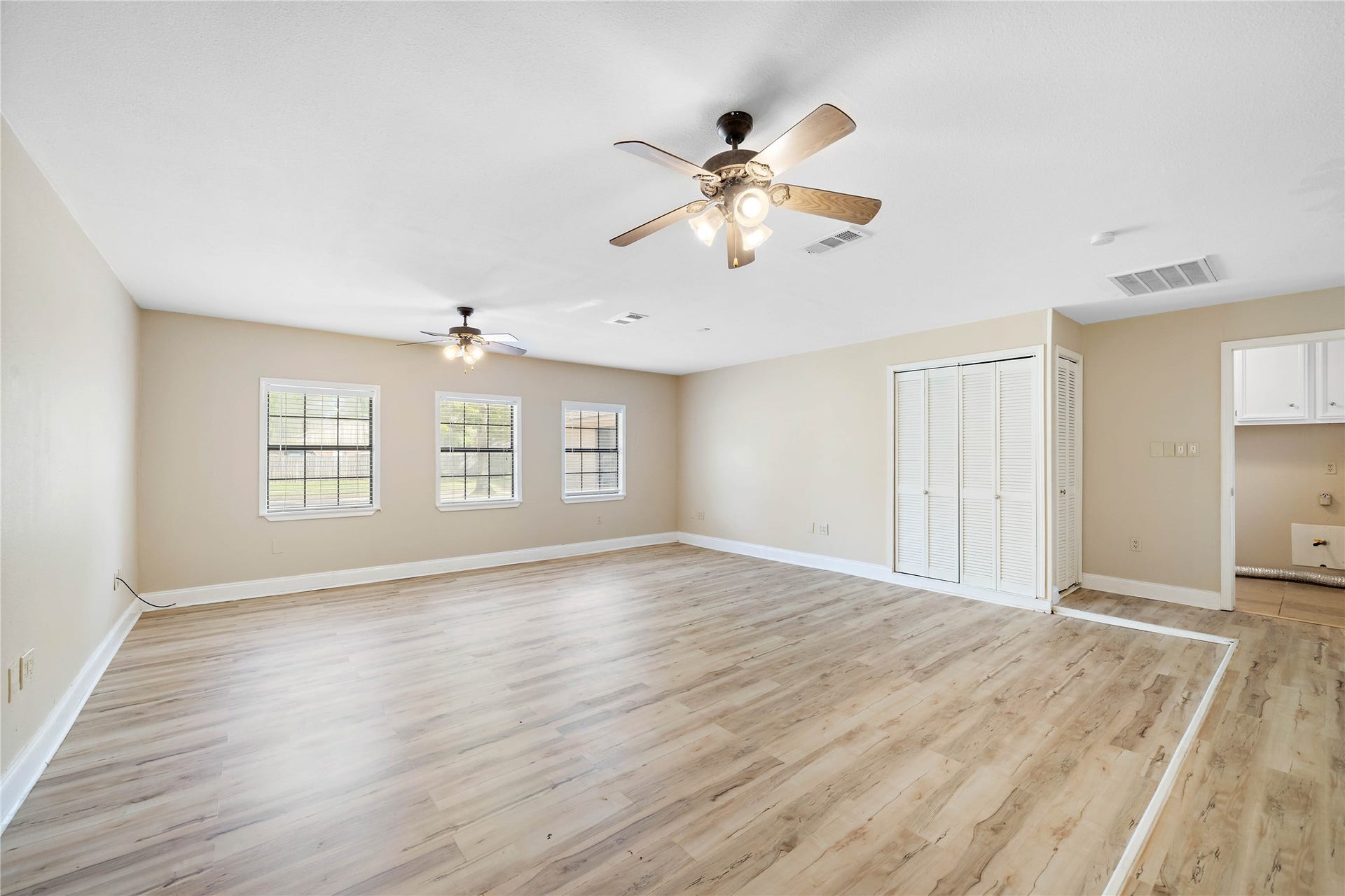 4915 Kentington Drive, Alvin, TX 77511