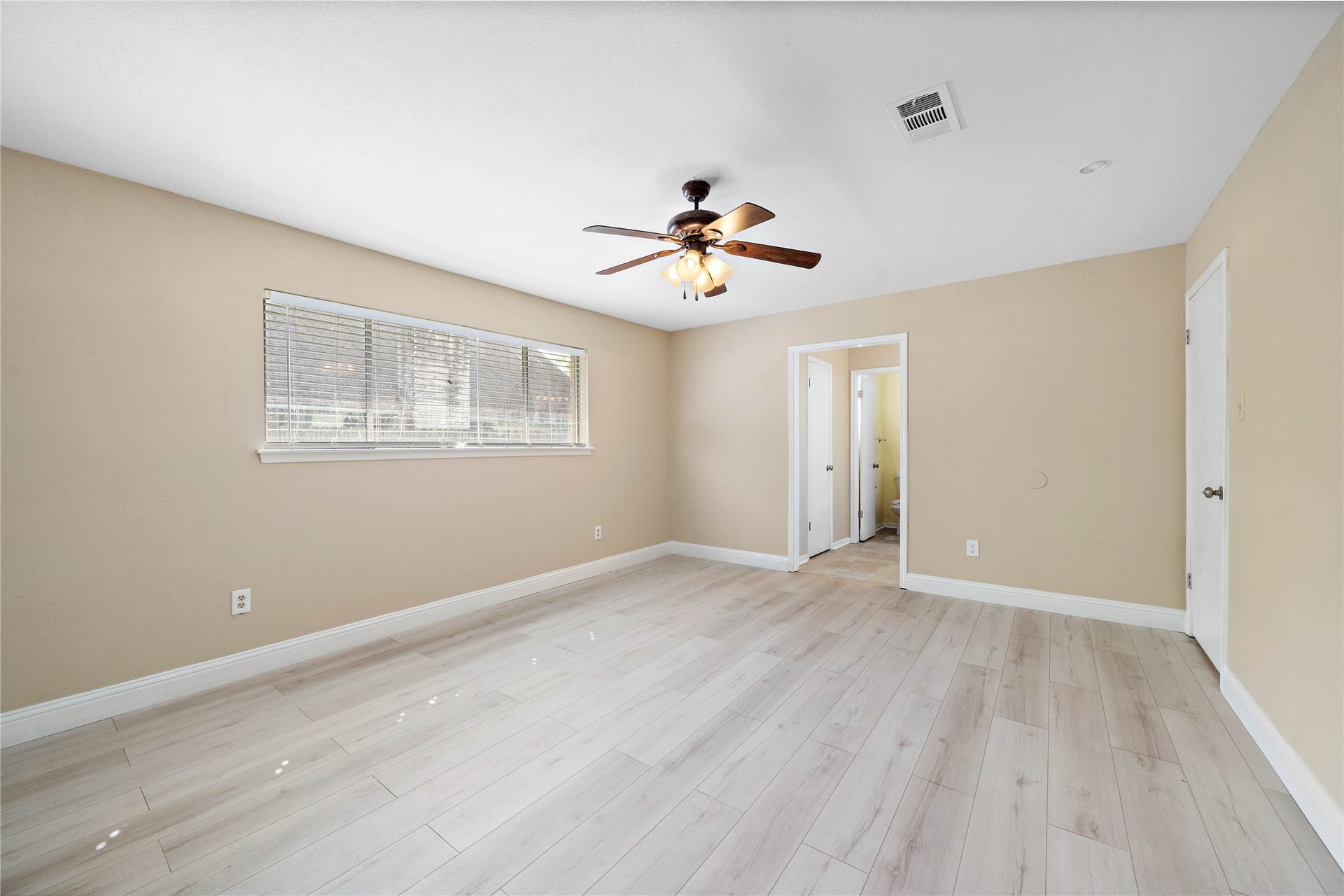 4915 Kentington Drive, Alvin, TX 77511