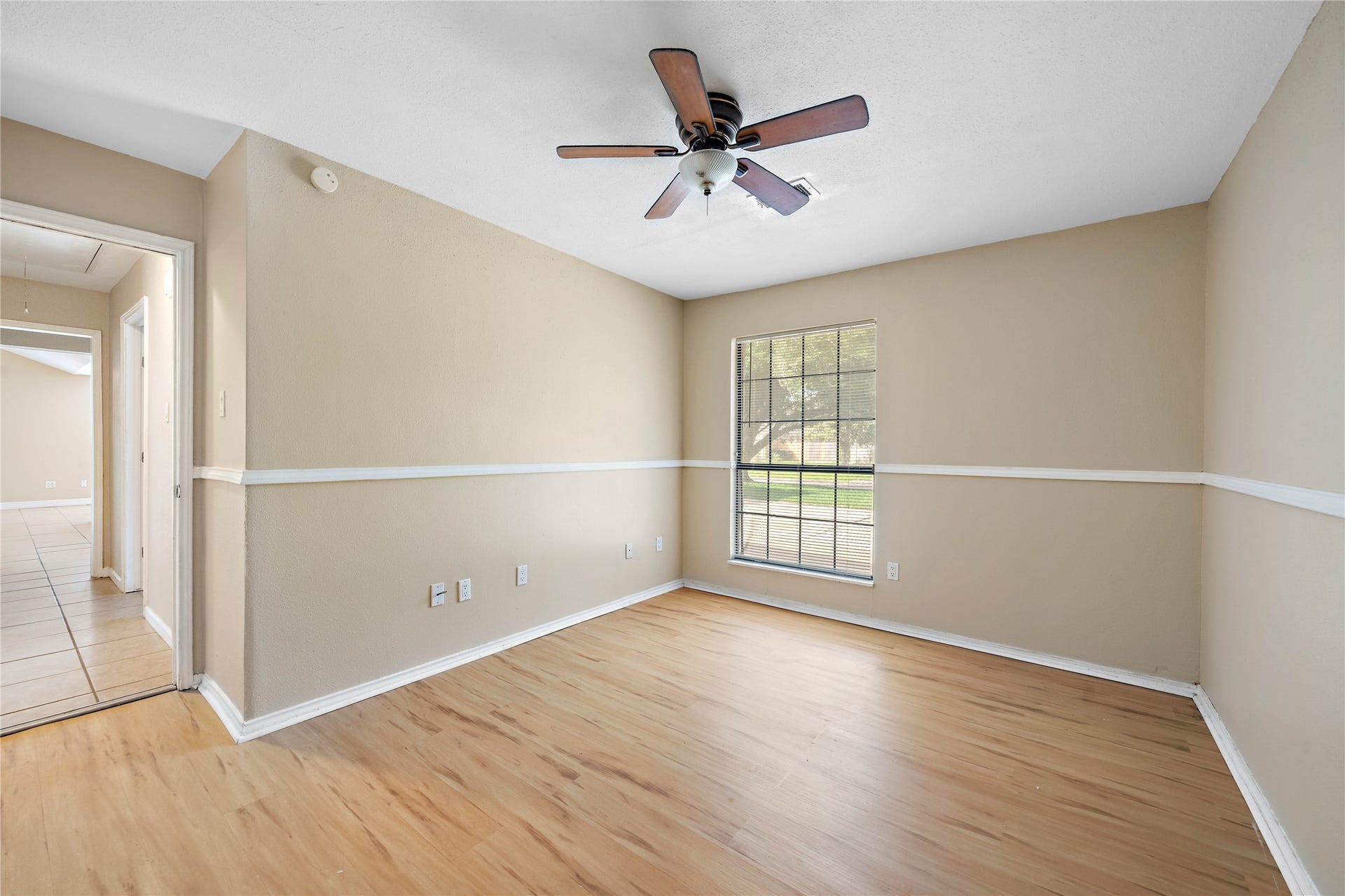4915 Kentington Drive, Alvin, TX 77511