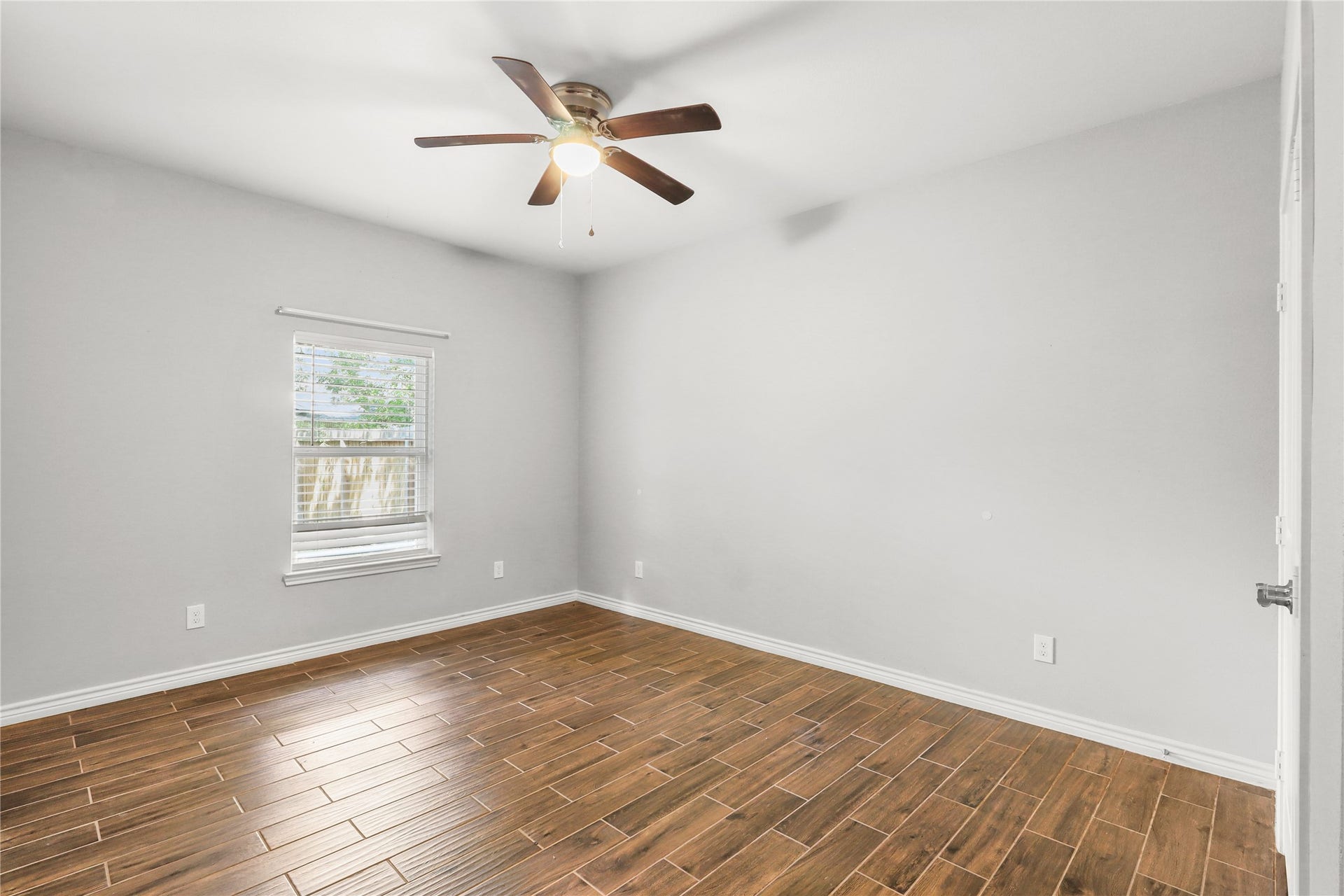 507 E Foley Street, Alvin, TX 77511 Third bedroom