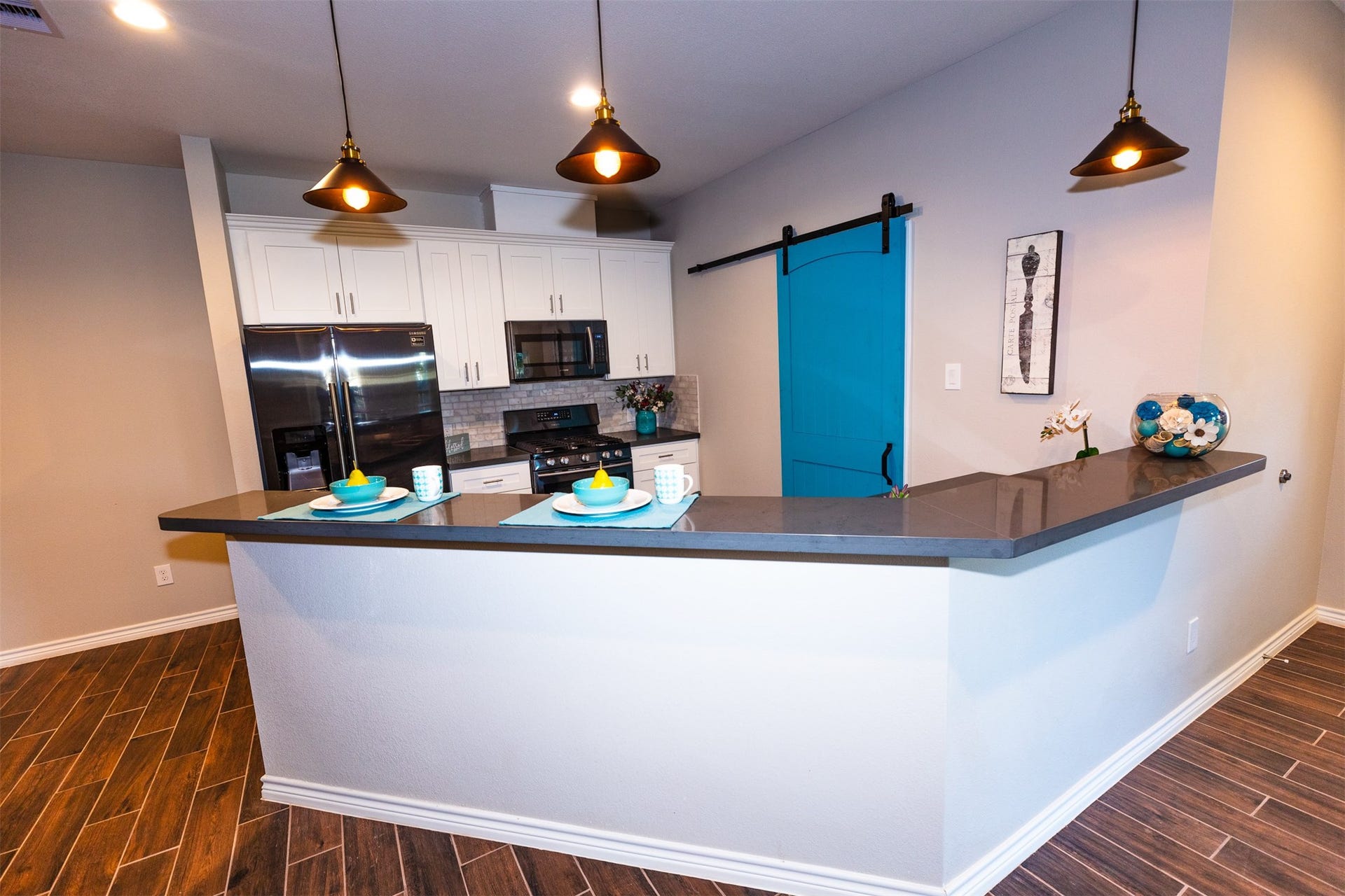 507 E Foley Street, Alvin, TX 77511 Plenty of room for bar stools