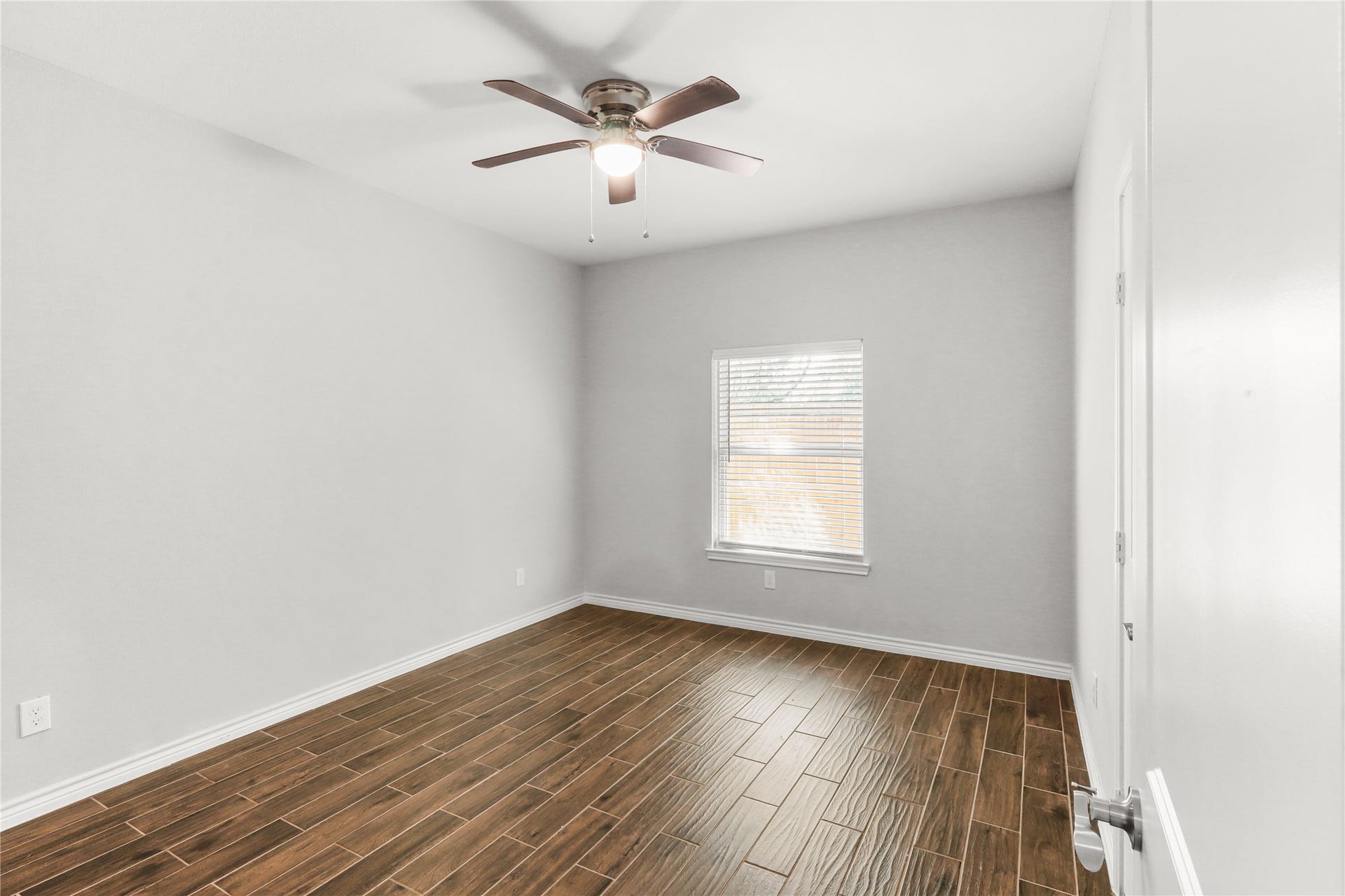 507 E Foley Street, Alvin, TX 77511 Second bedroom