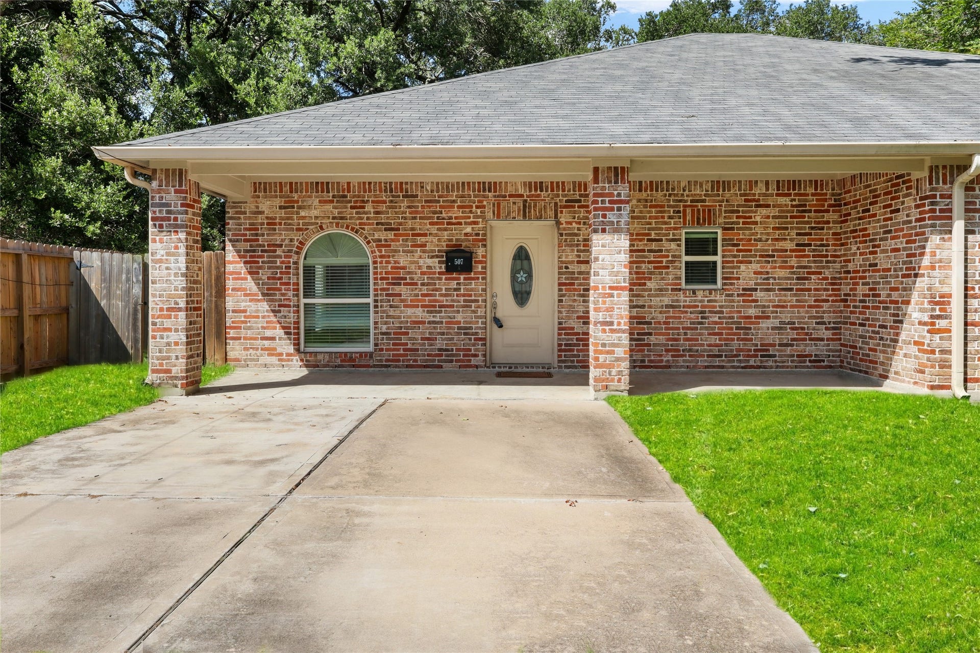 507 E Foley Street, Alvin, TX 77511 Welcome Home!