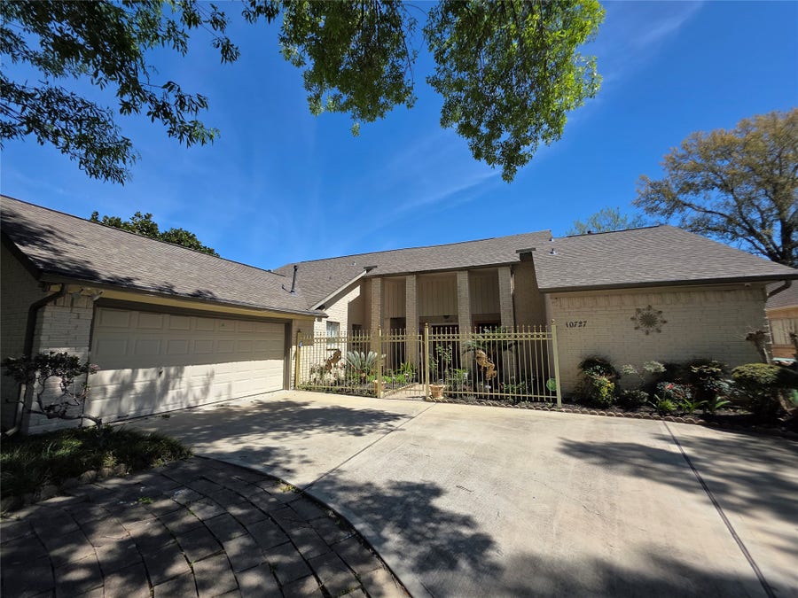 Property photo for 10727 Kitty Brook Drive, Houston, TX