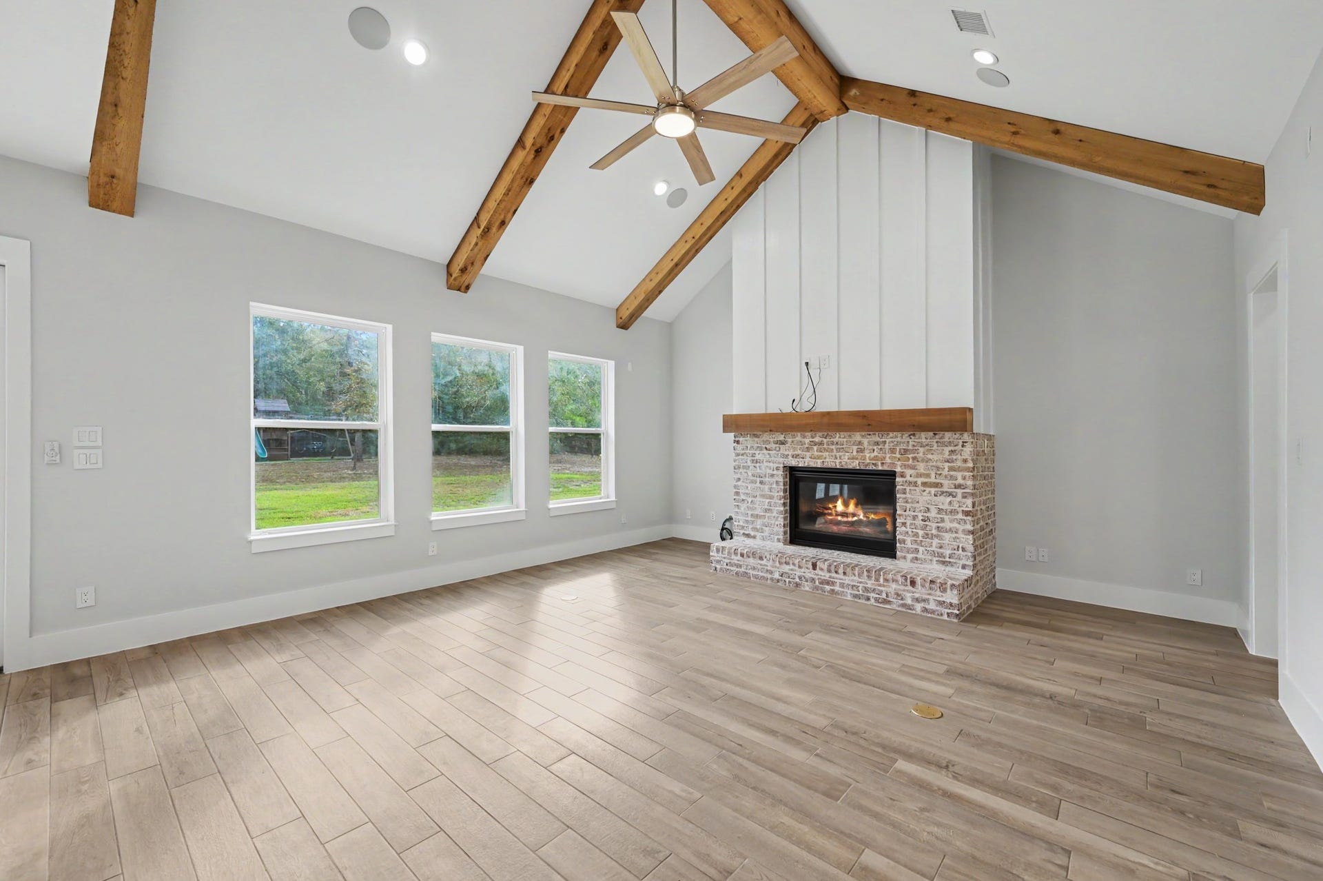 15624 Fire Sky Road, Willis, TX 77378 Features surround sound with receivers