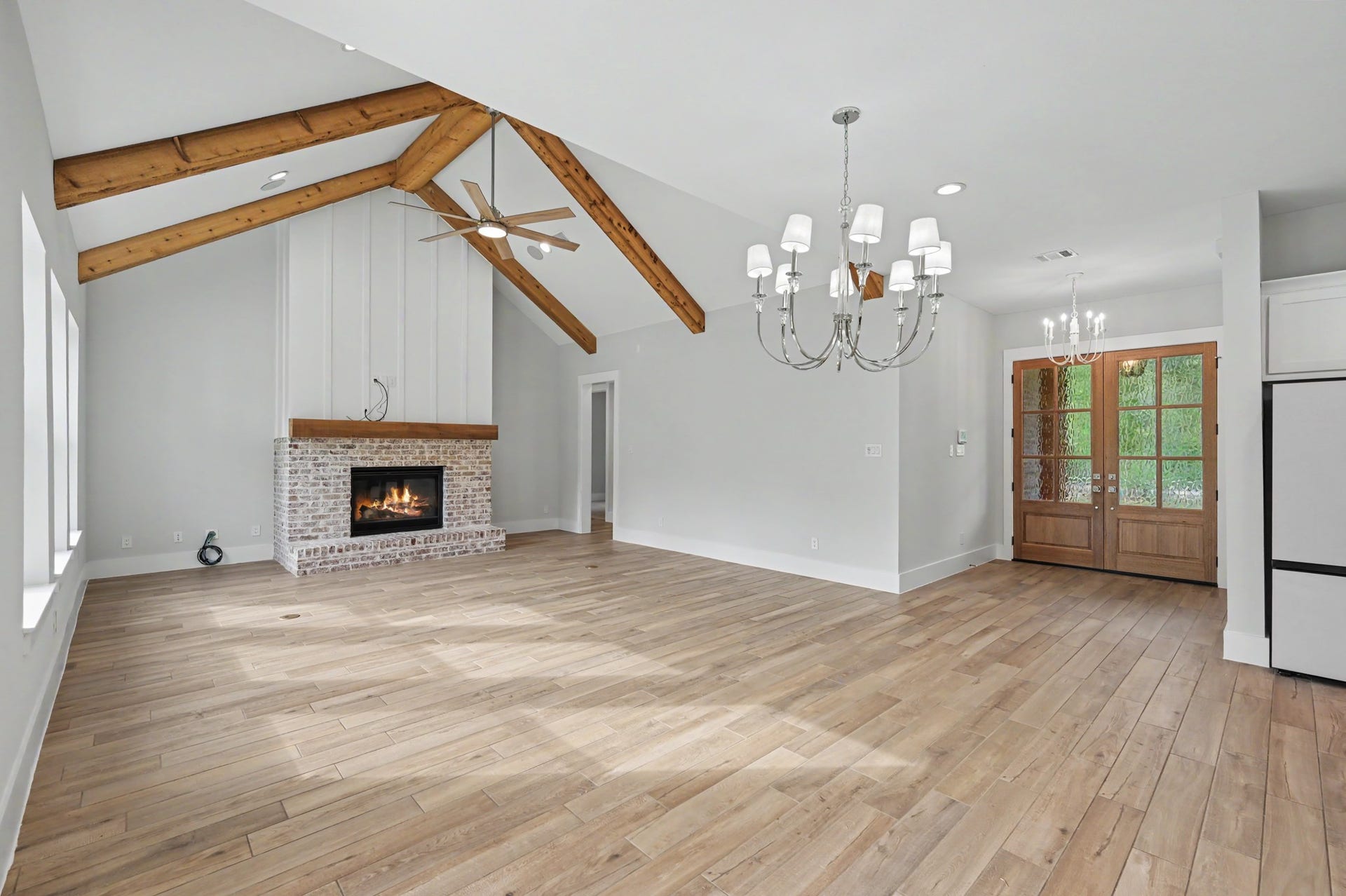 15624 Fire Sky Road, Willis, TX 77378 Huge family Room with gorgeous fireplace