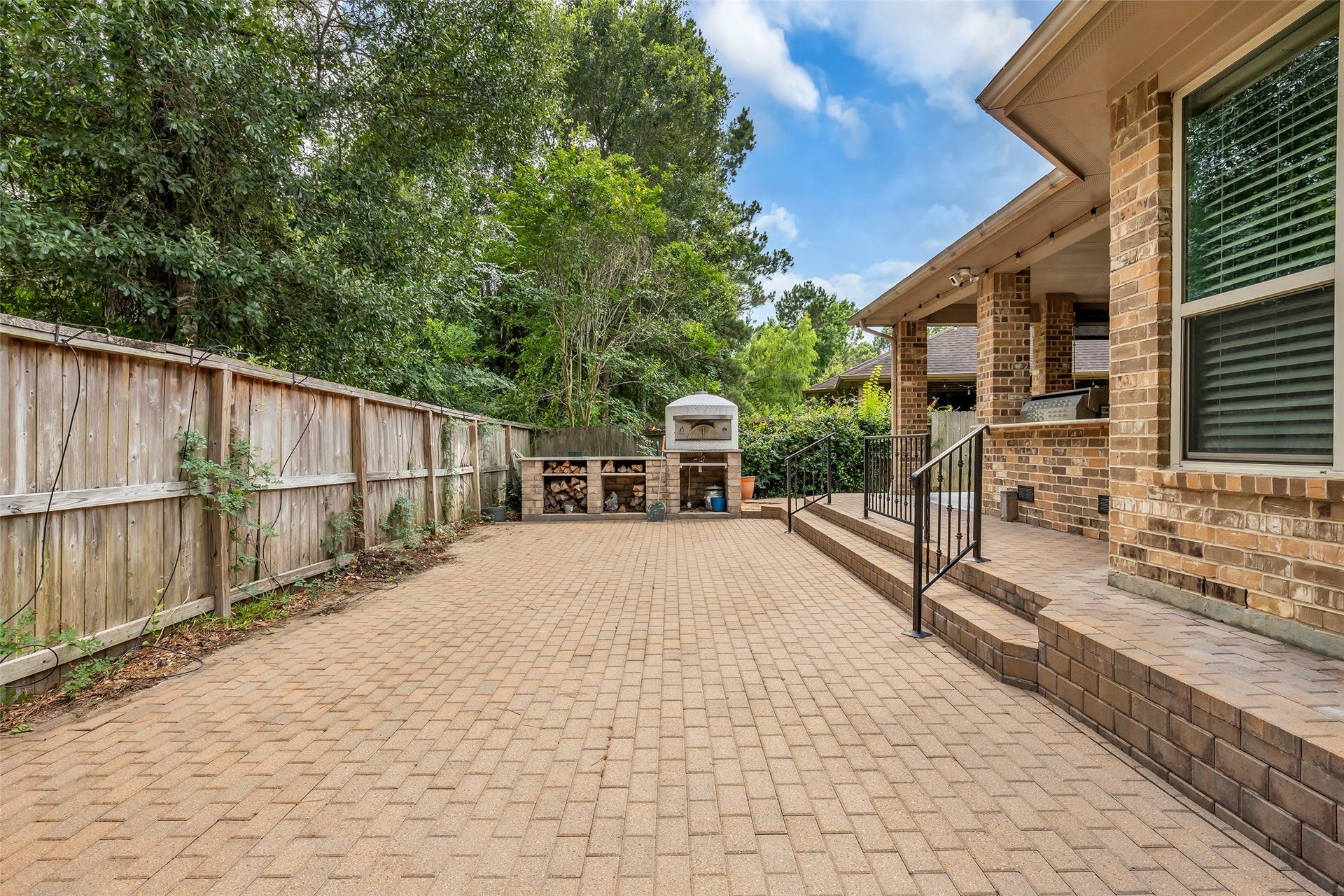 Easy to maintain back patio with pavers