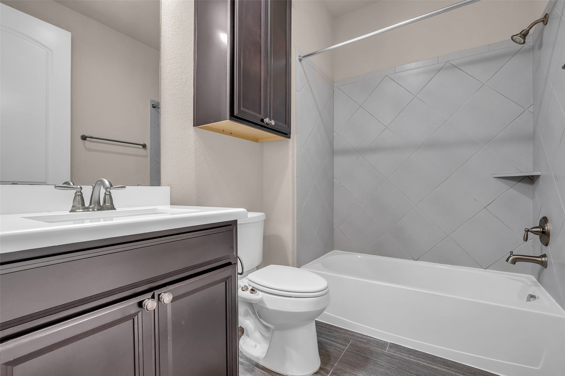 Secondary full bath