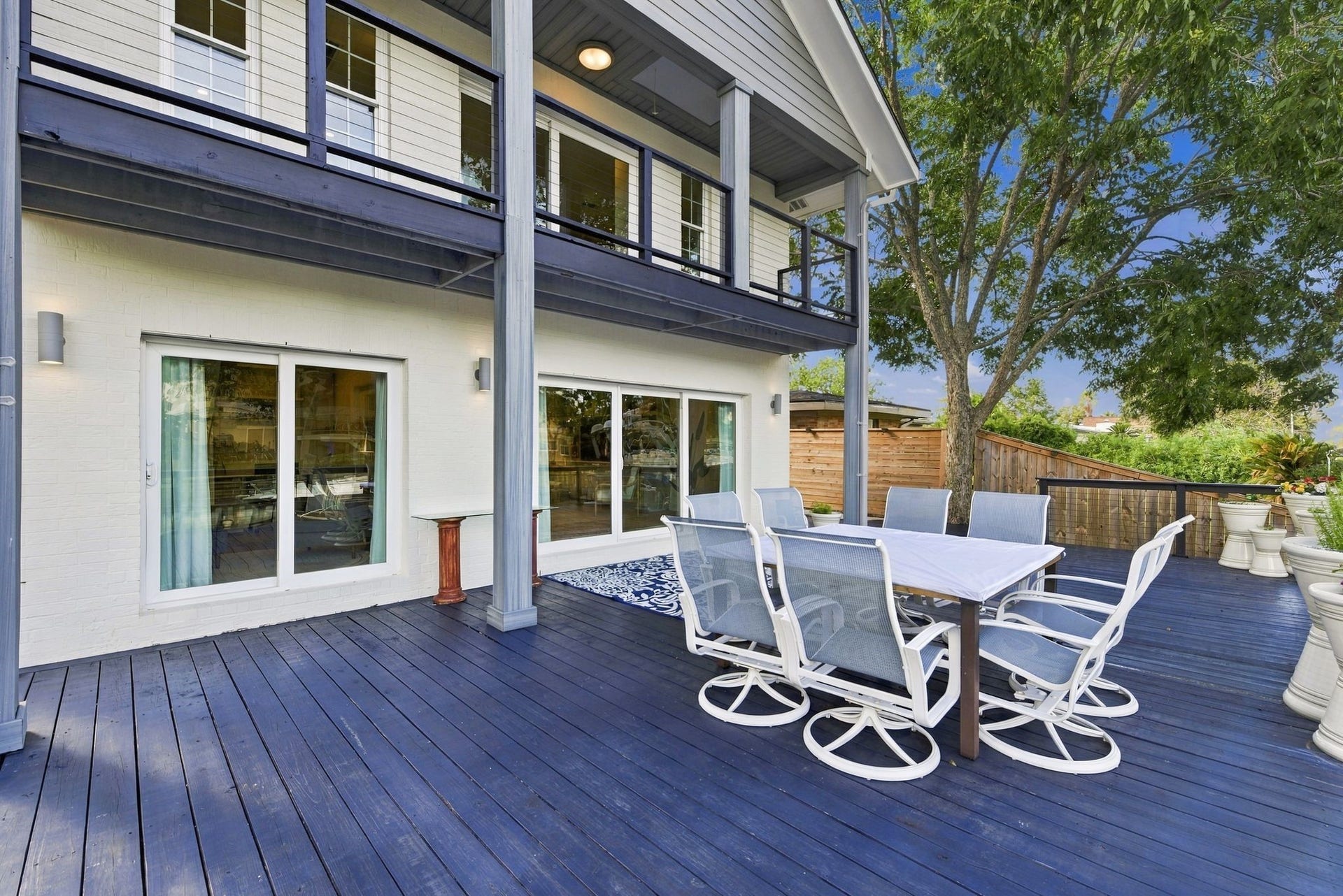 14 Harbor Lane, Kemah, TX 77565 Enjoy meals outside, or sit and enjoy your favorite beverage.