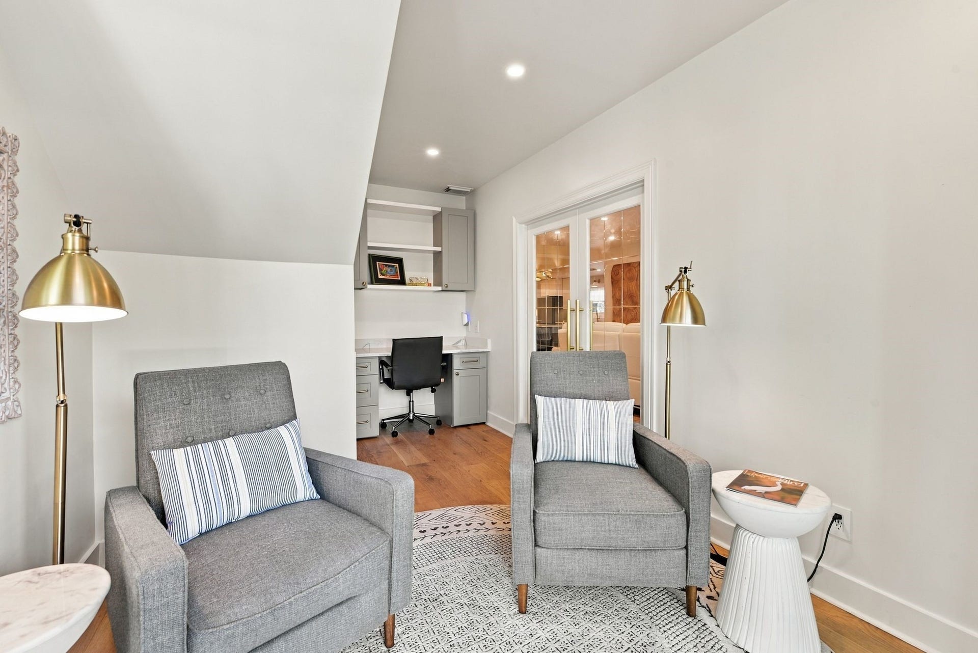 14 Harbor Lane, Kemah, TX 77565 The office has a built in desk area and is a great place to read and relax.