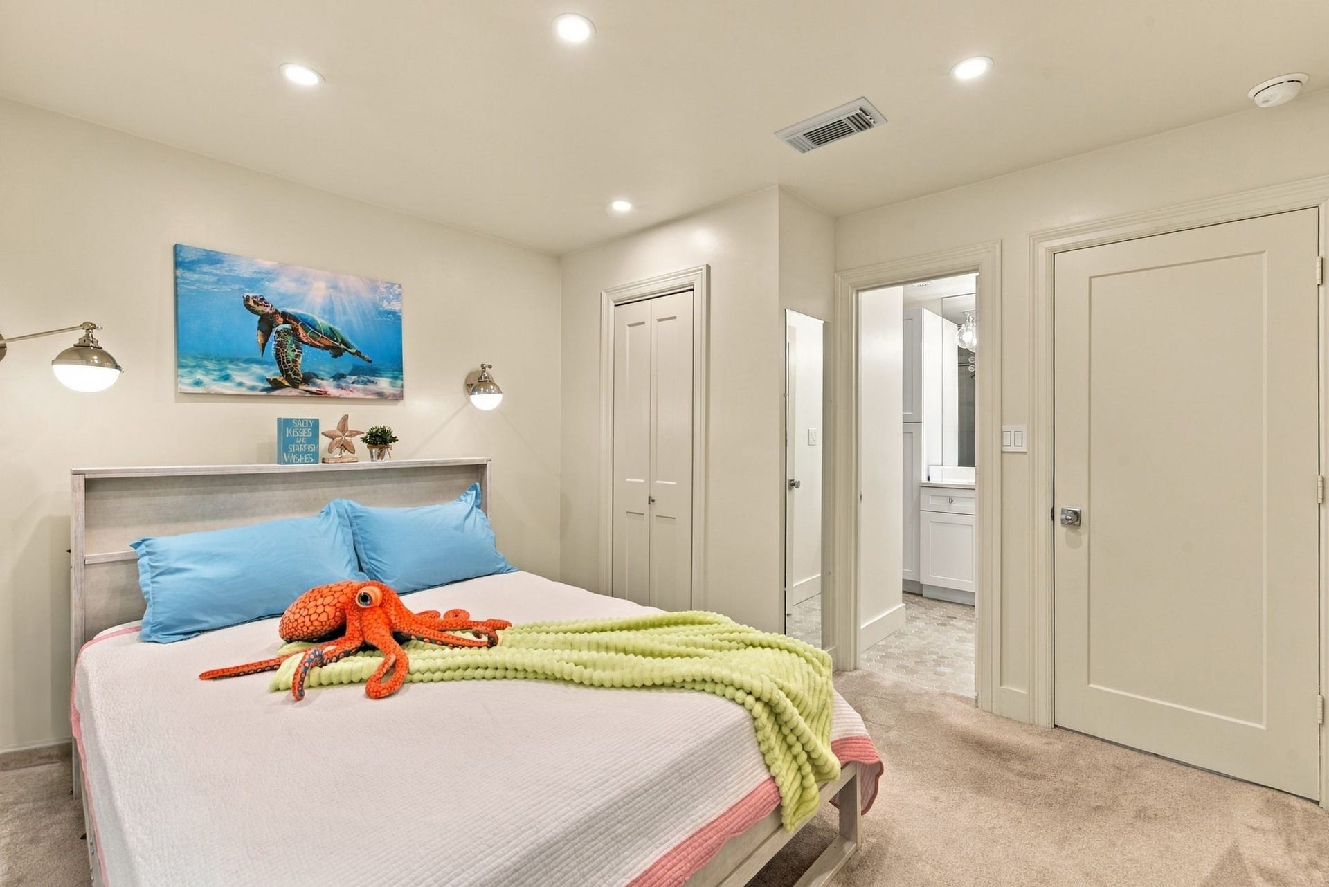 14 Harbor Lane, Kemah, TX 77565 The secondary bedroom is also located on the first floor and is an en suite.