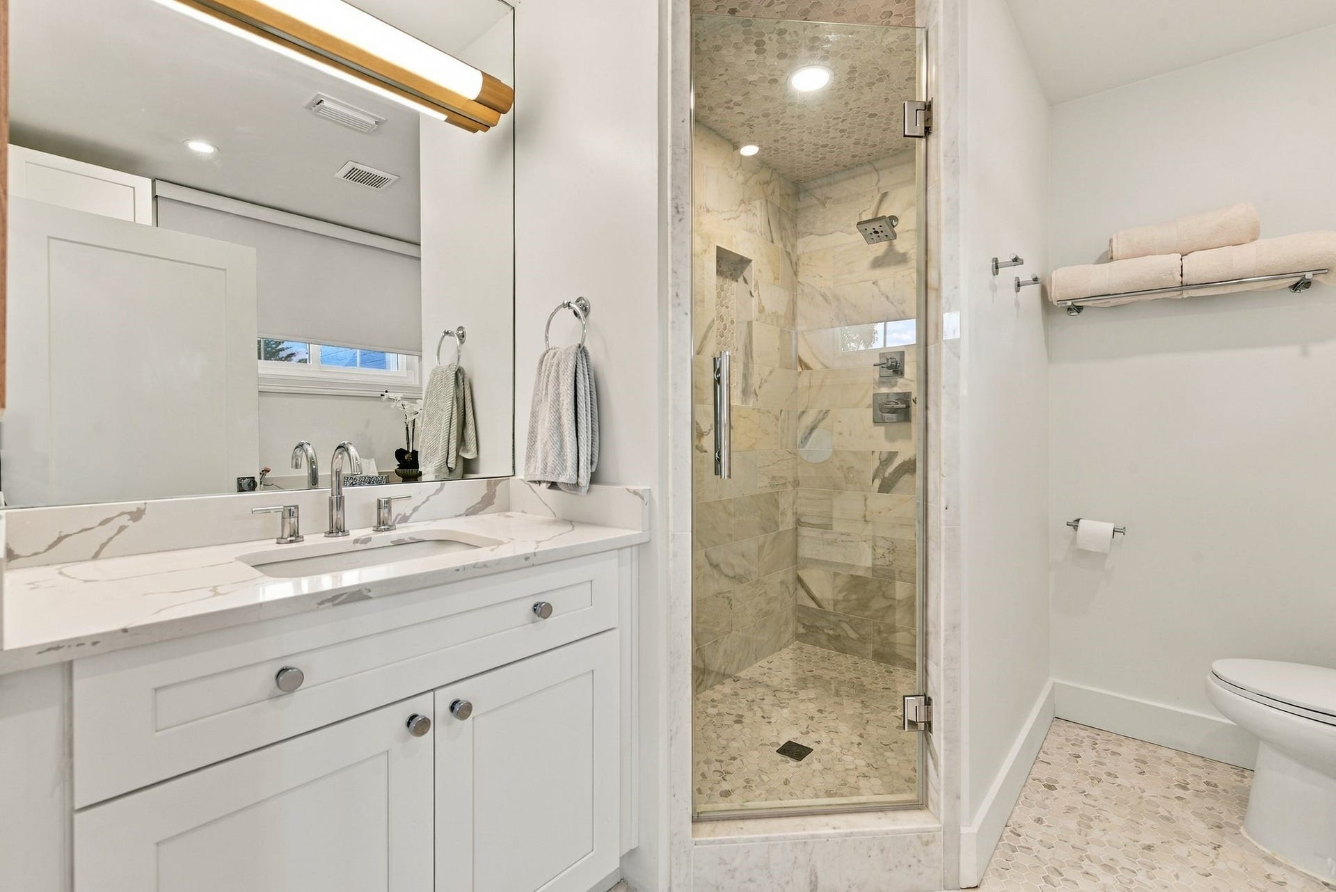 14 Harbor Lane, Kemah, TX 77565 The primay bath has a nice walk in shower.