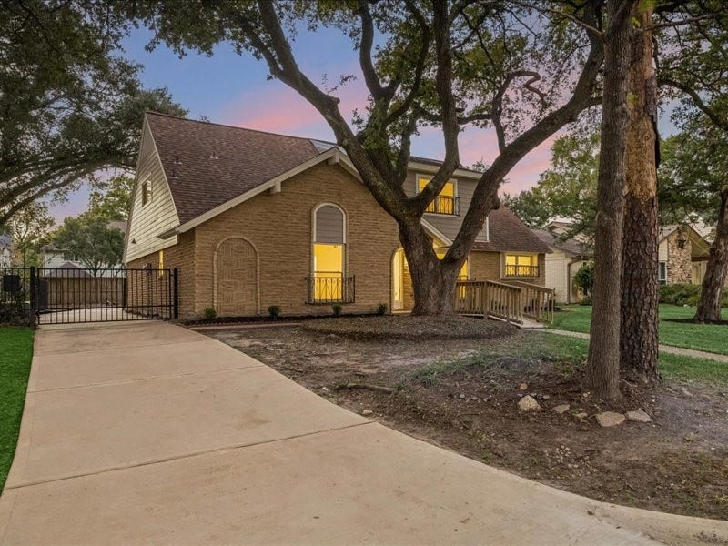 2807 Triway Lane, Houston, TX 77043 2807 Triway Lane, Houston, TX 77043