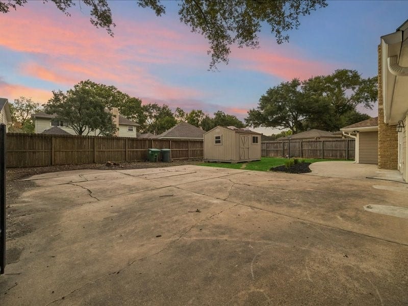 2807 Triway Lane, Houston, TX 77043 2807 Triway Lane, Houston, TX 77043