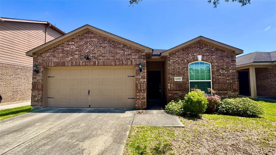 Property photo for 12019 Quartersawn Lane, Pinehurst, TX