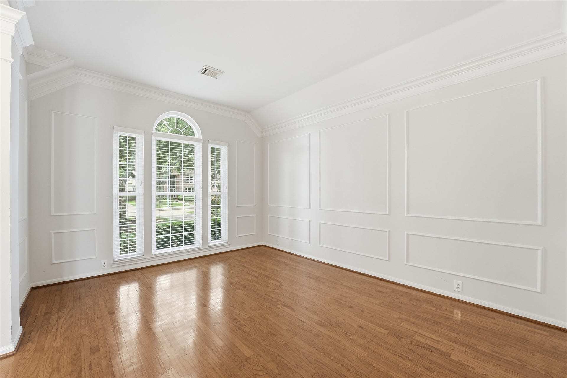 8027 Summer Brook Court, Sugar Land, TX 77479 Formal Living Room