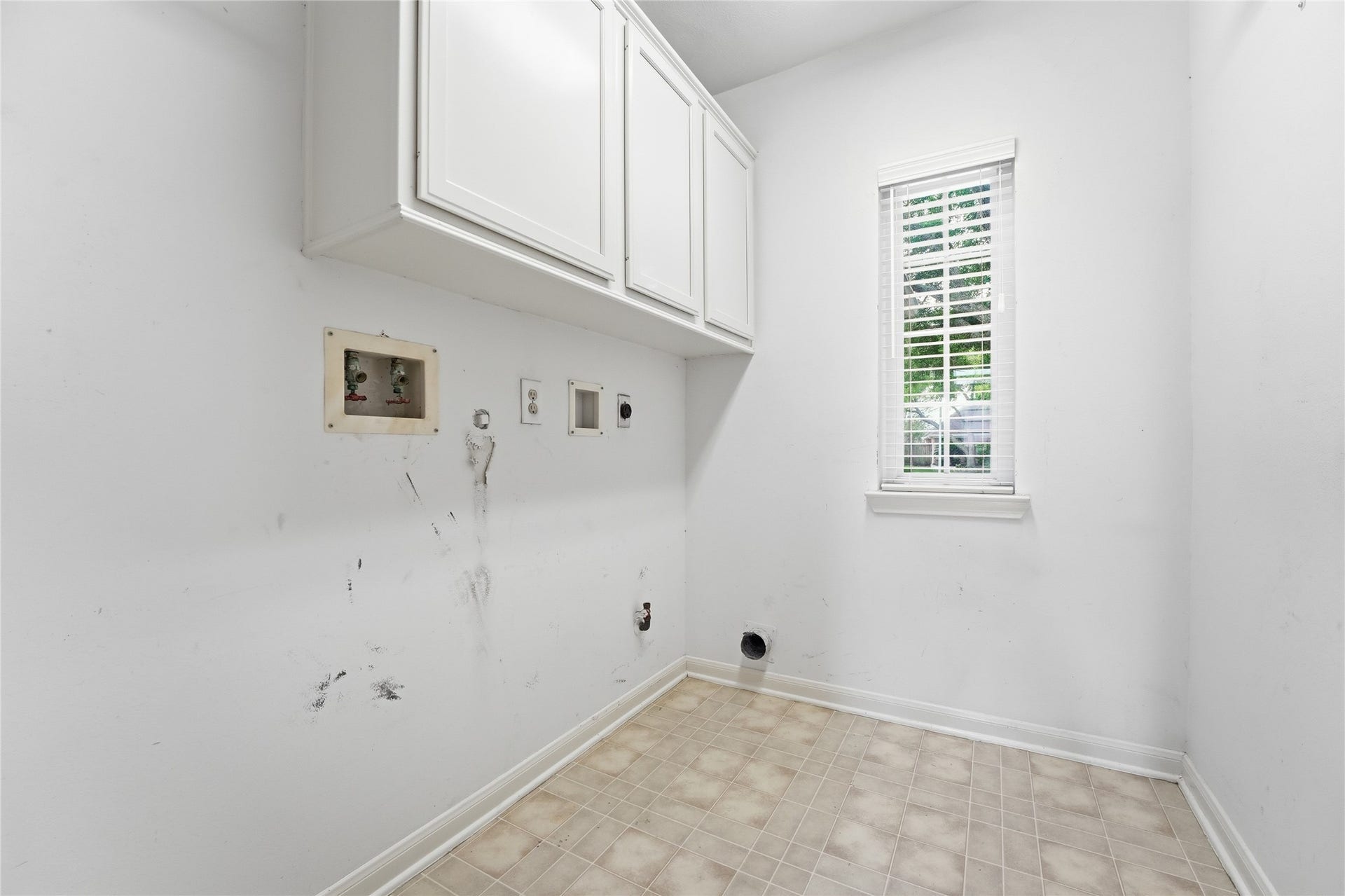 8027 Summer Brook Court, Sugar Land, TX 77479 Actual wall photo, for reference