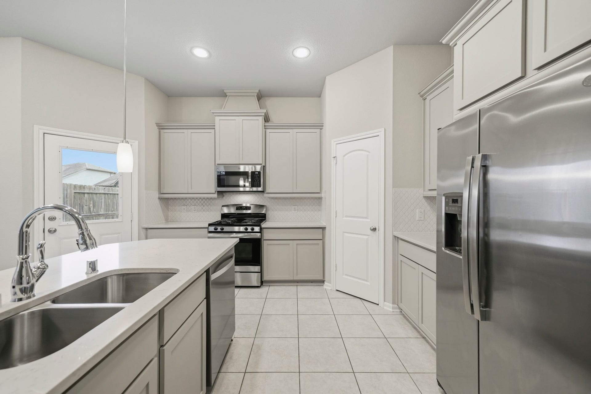 8734 Laurel Crest Drive, Missouri City, TX 77459 8734 Laurel Crest Drive, Missouri City, TX 77459