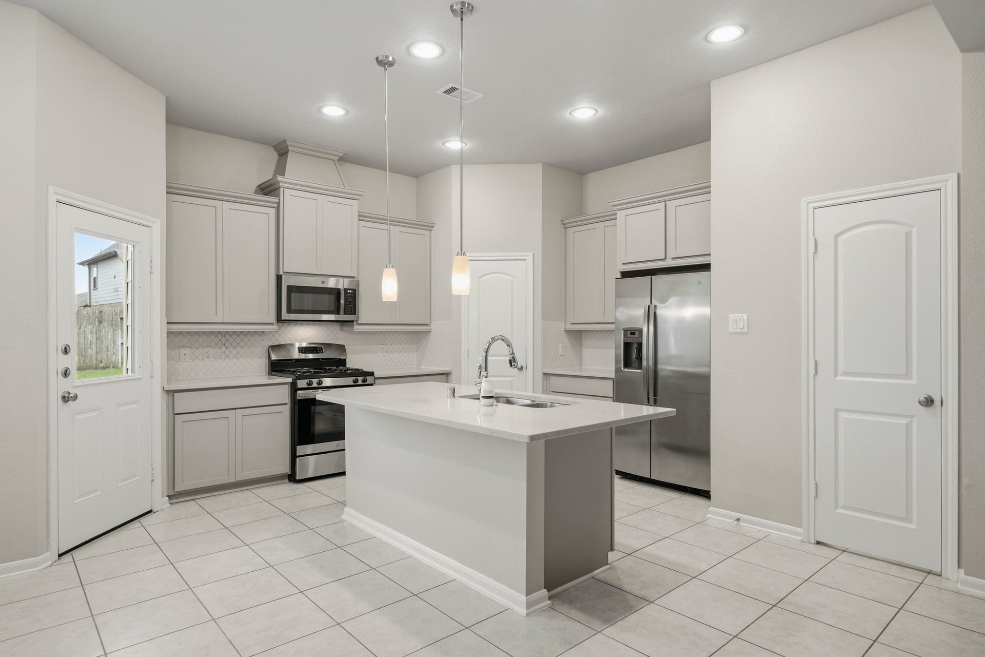 8734 Laurel Crest Drive, Missouri City, TX 77459 8734 Laurel Crest Drive, Missouri City, TX 77459