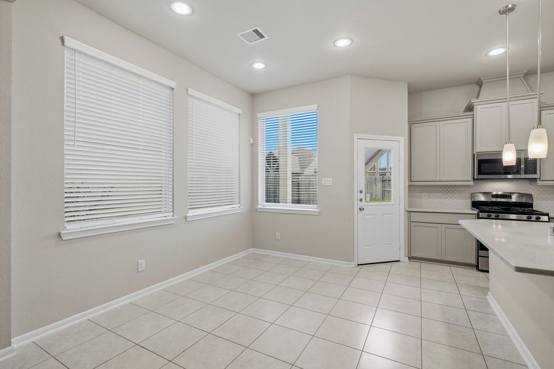 8734 Laurel Crest Drive, Missouri City, TX 77459 8734 Laurel Crest Drive, Missouri City, TX 77459