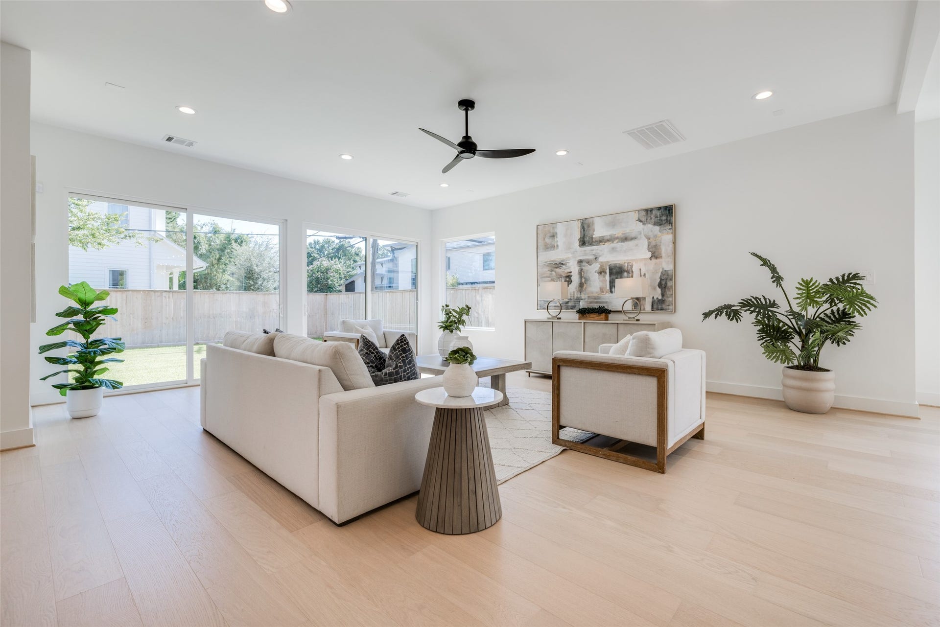 902 E 25TH Street, Houston, TX 77009