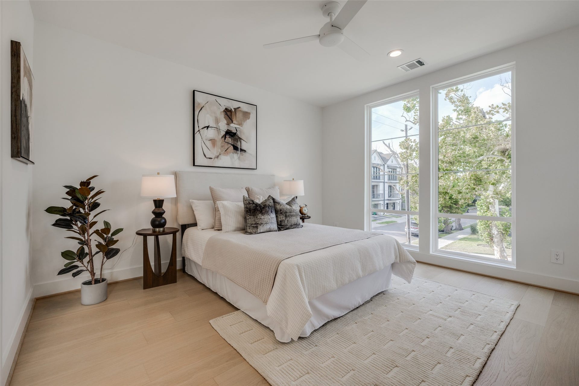 902 E 25TH Street, Houston, TX 77009