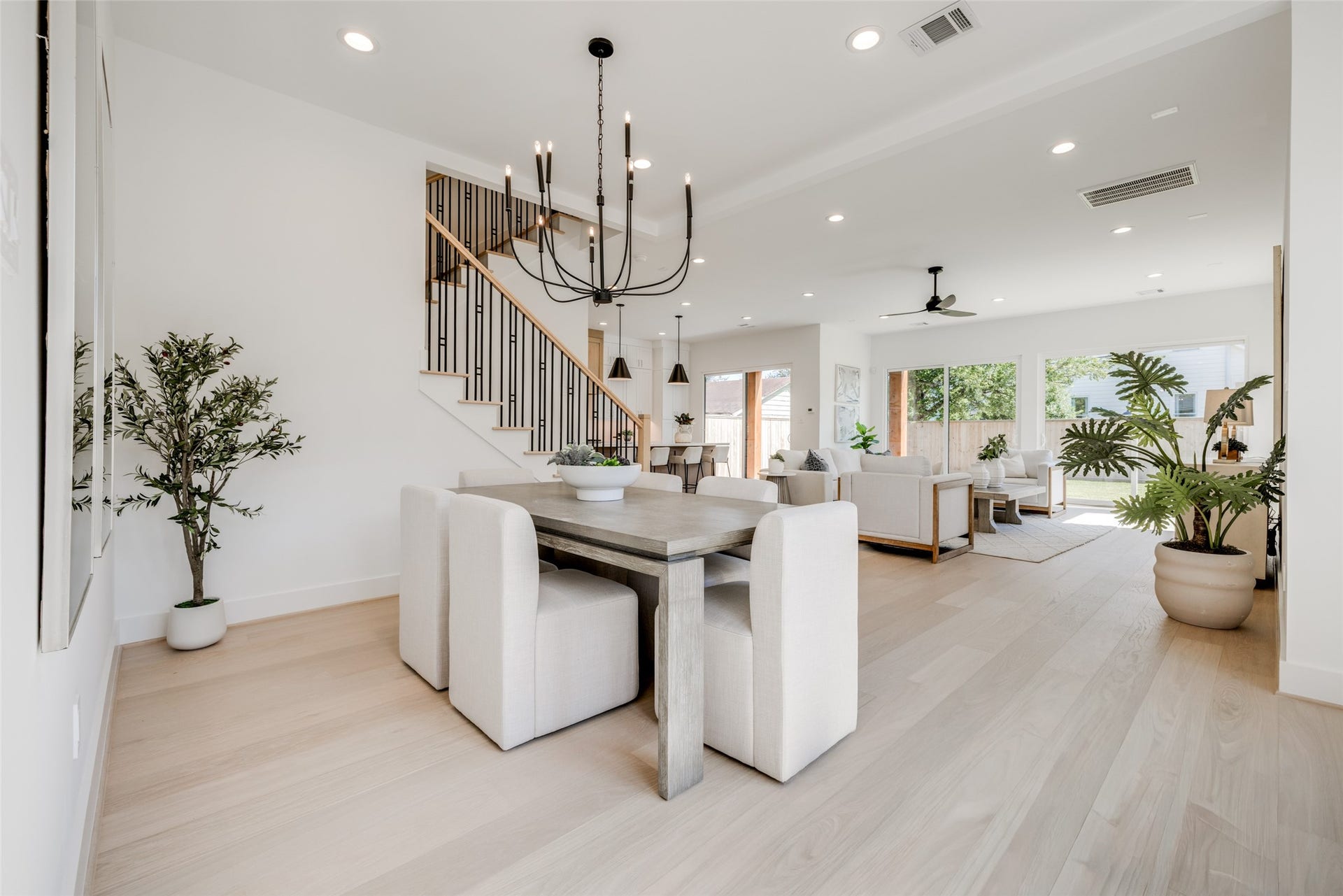 902 E 25TH Street, Houston, TX 77009