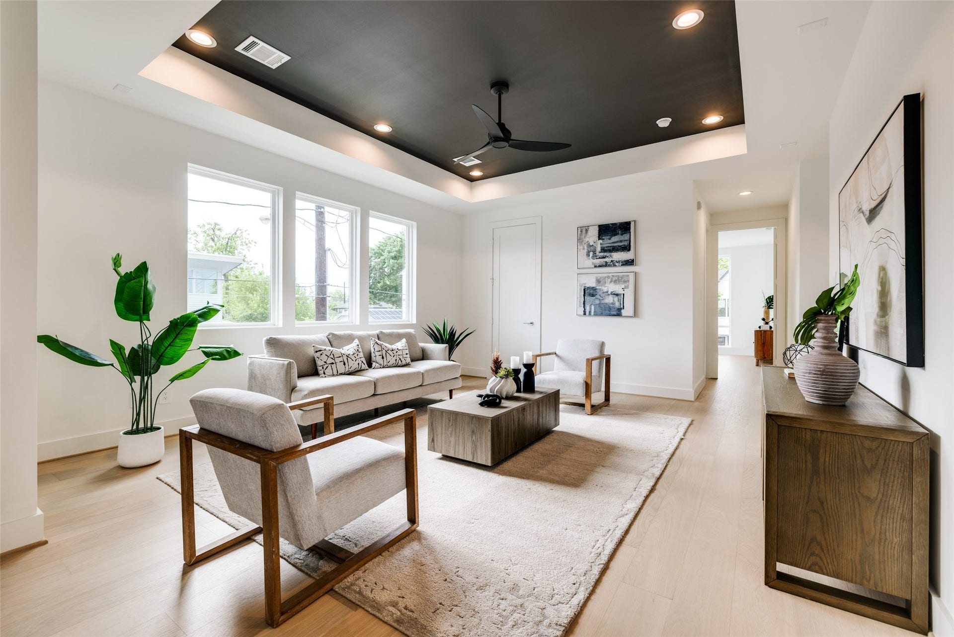 902 E 25TH Street, Houston, TX 77009