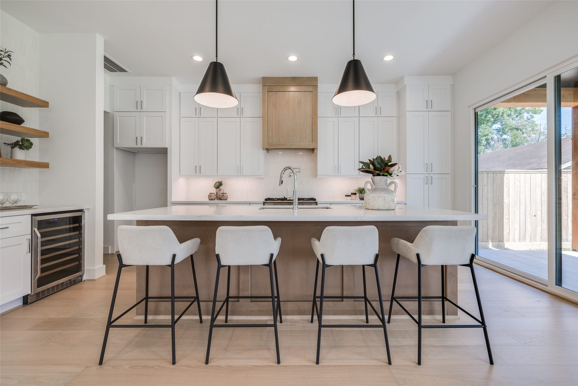 902 E 25TH Street, Houston, TX 77009