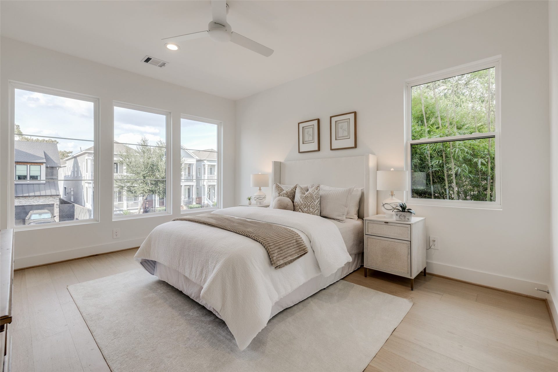 902 E 25TH Street, Houston, TX 77009