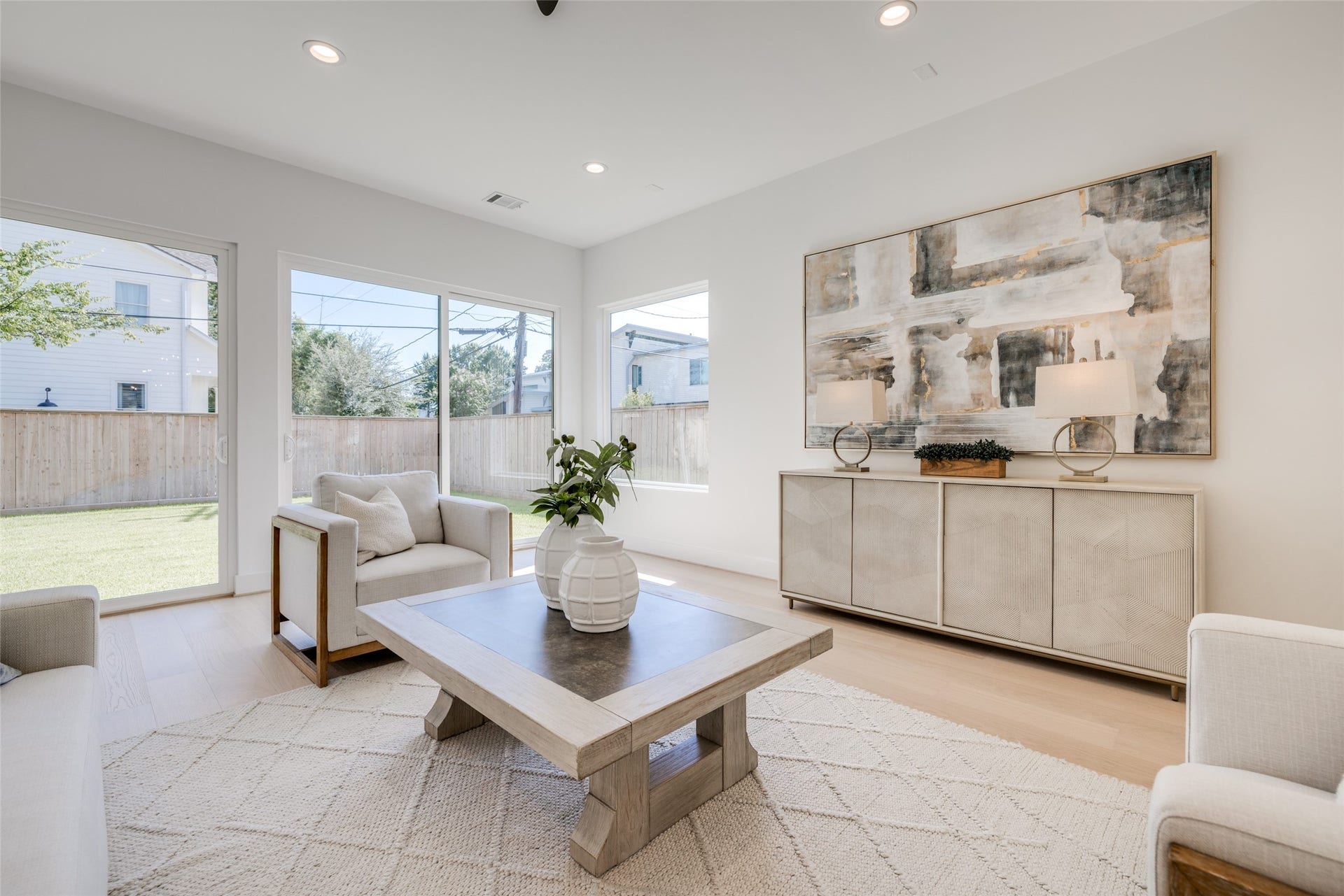 902 E 25TH Street, Houston, TX 77009