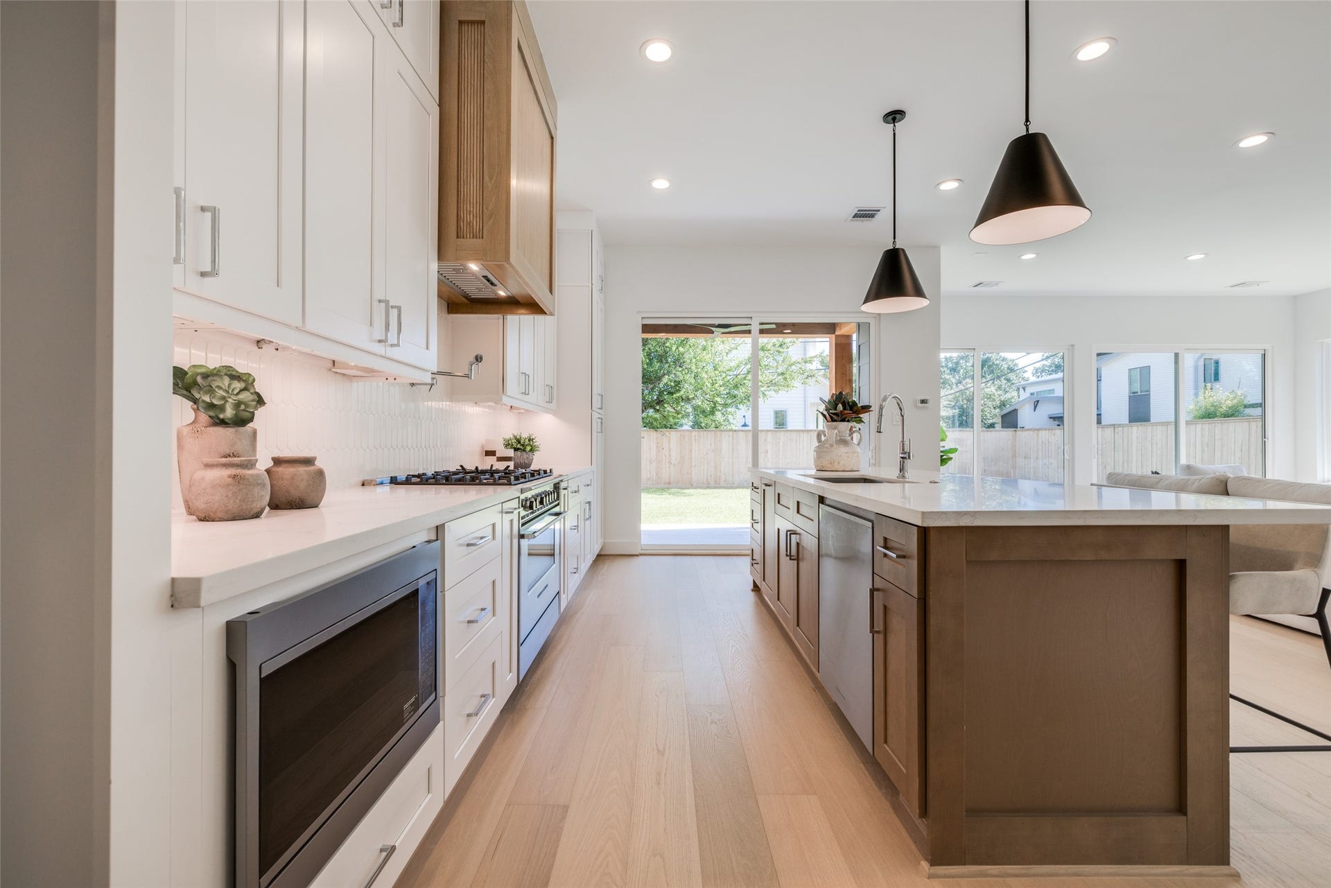902 E 25TH Street, Houston, TX 77009