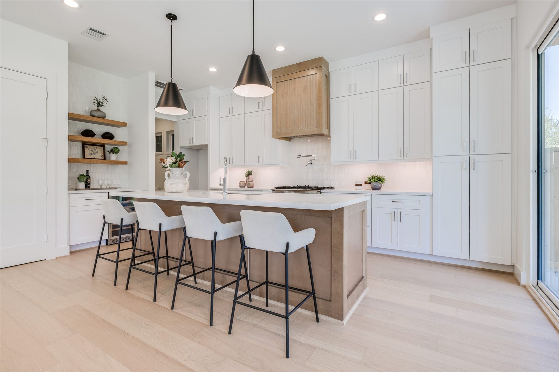 902 E 25TH Street, Houston, TX 77009