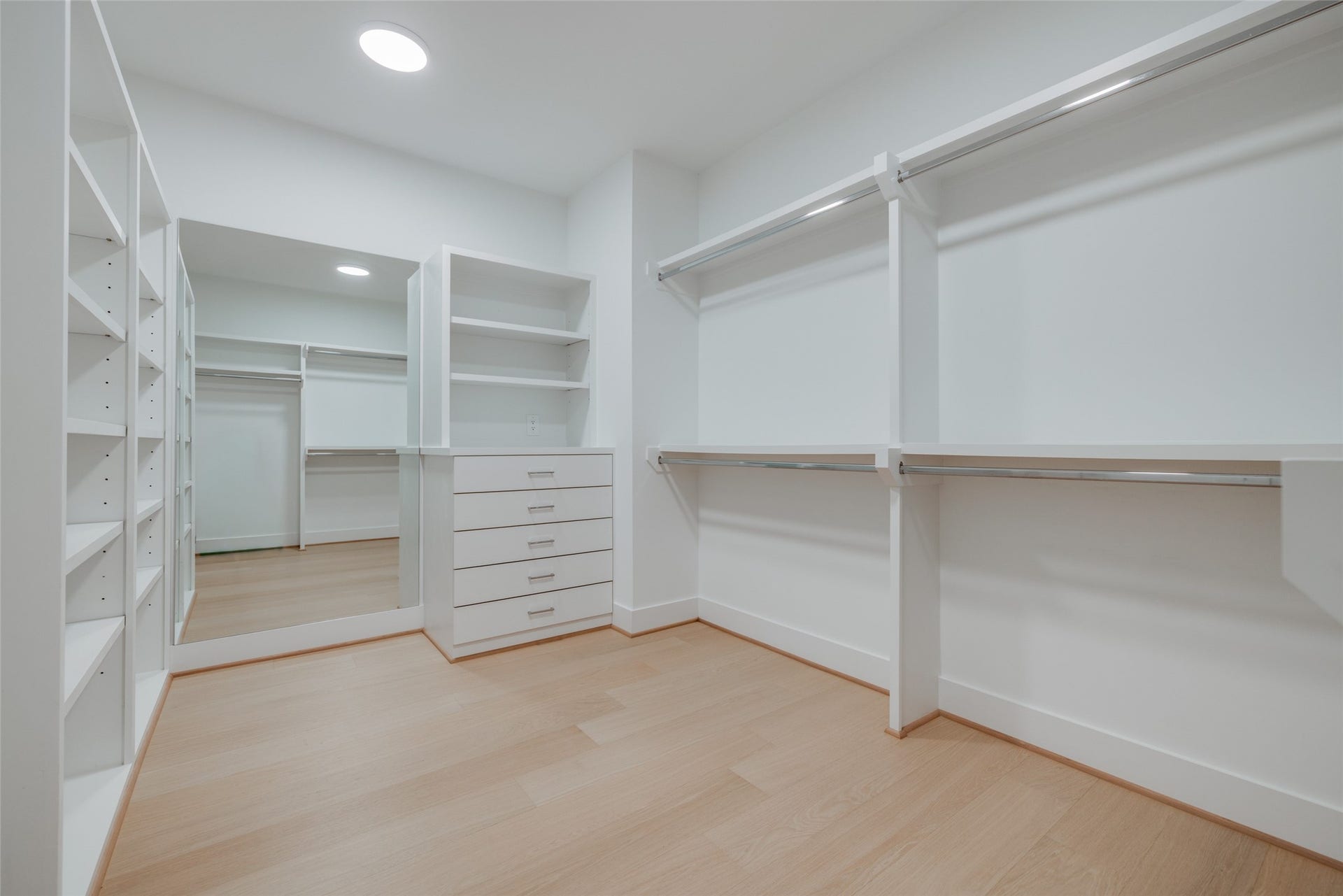 902 E 25TH Street, Houston, TX 77009
