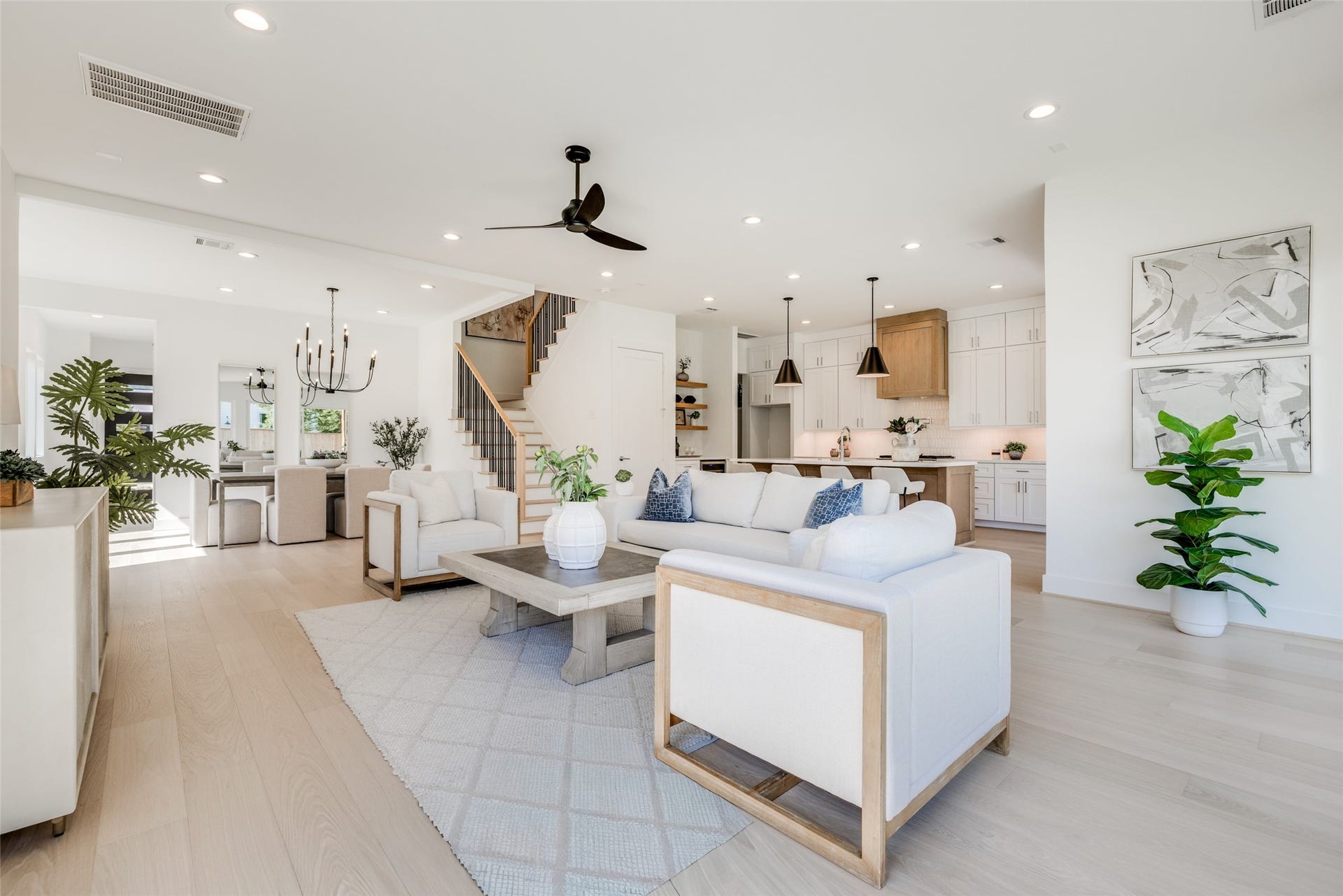 902 E 25TH Street, Houston, TX 77009