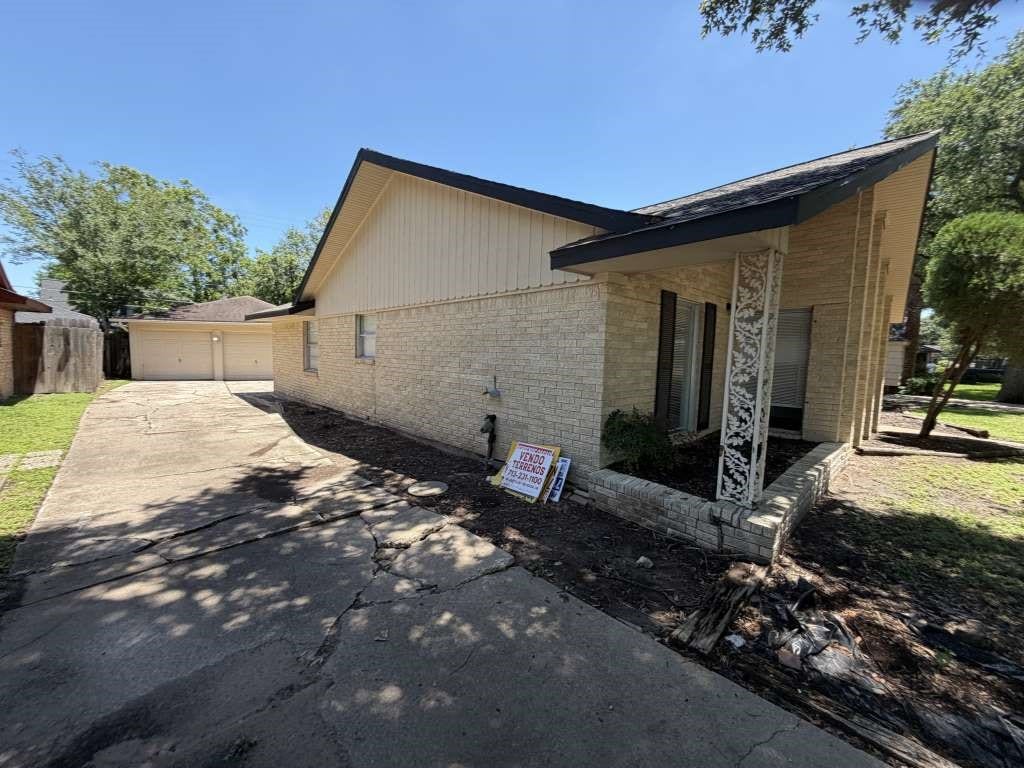 5850 Paisley Street, Houston, TX 77096 5850 Paisley Street, Houston, TX 77096