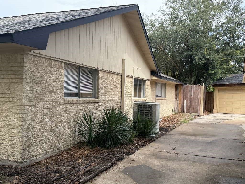 5850 Paisley Street, Houston, TX 77096 5850 Paisley Street, Houston, TX 77096