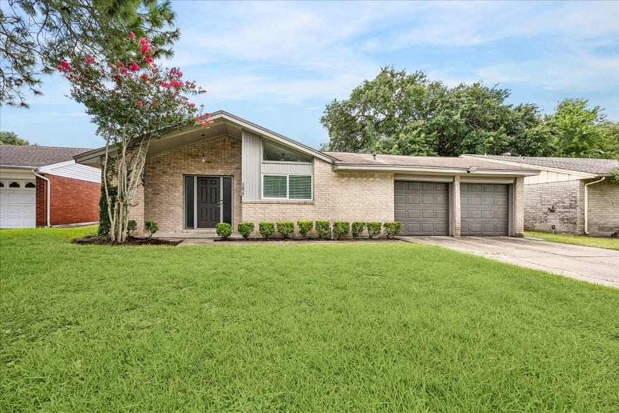 Property photo for 5827 Southminster Drive, Houston, TX
