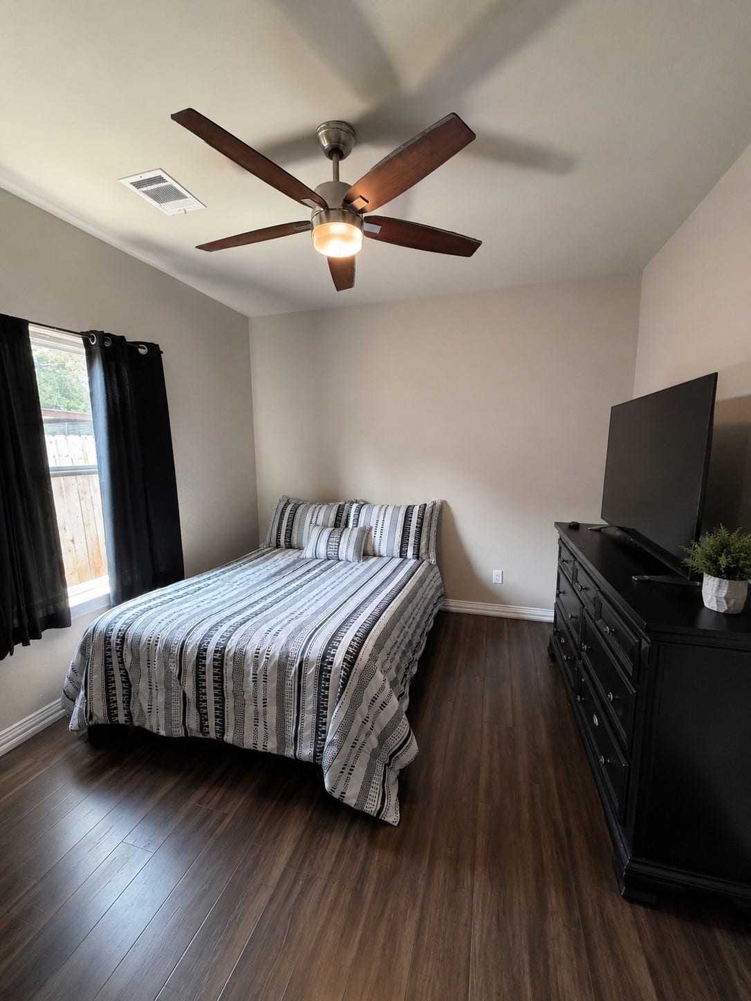 8150 Sharondale Drive, Houston, TX 77033 8150 Sharondale Drive, Houston, TX 77033