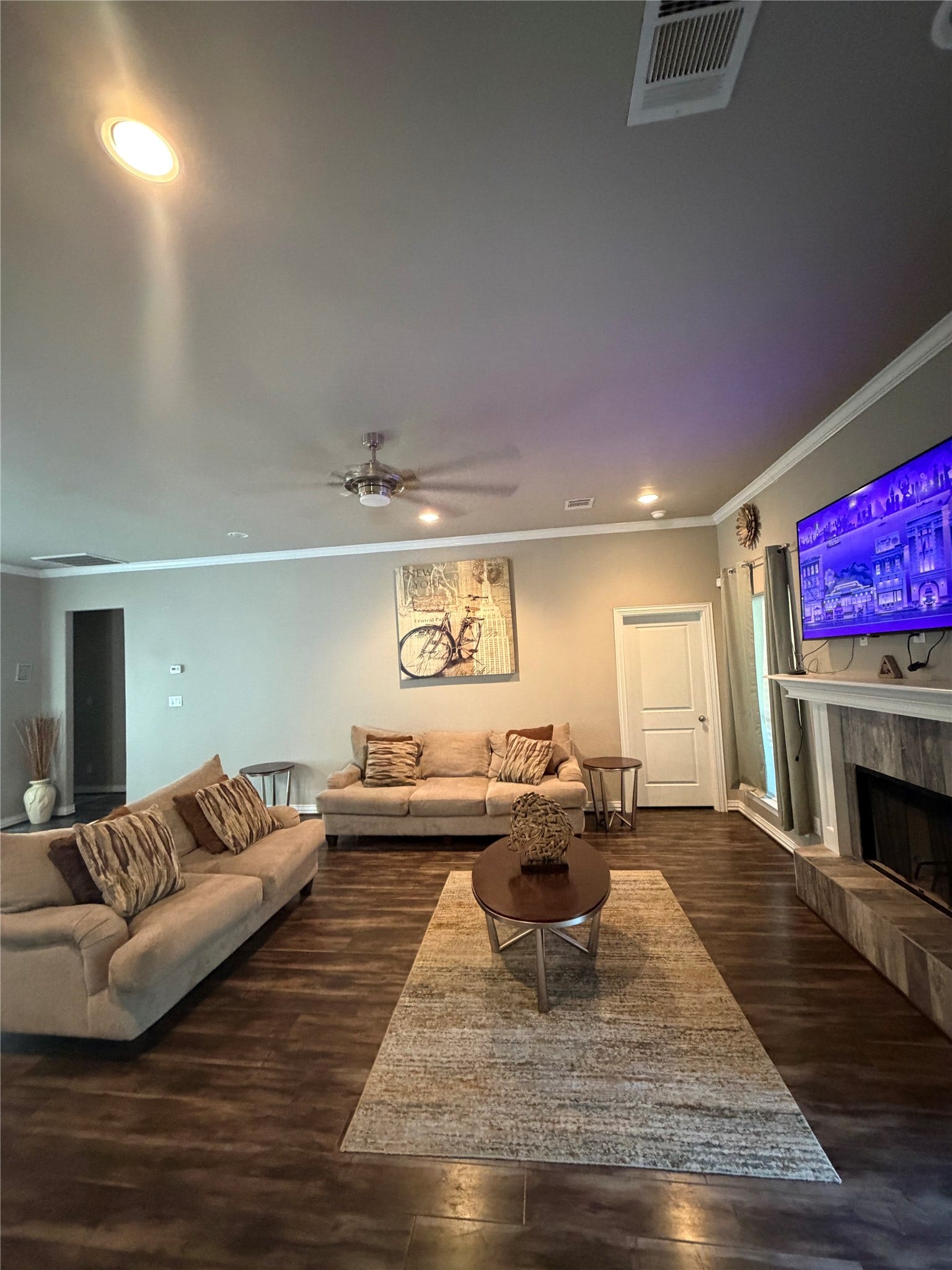 8150 Sharondale Drive, Houston, TX 77033 8150 Sharondale Drive, Houston, TX 77033