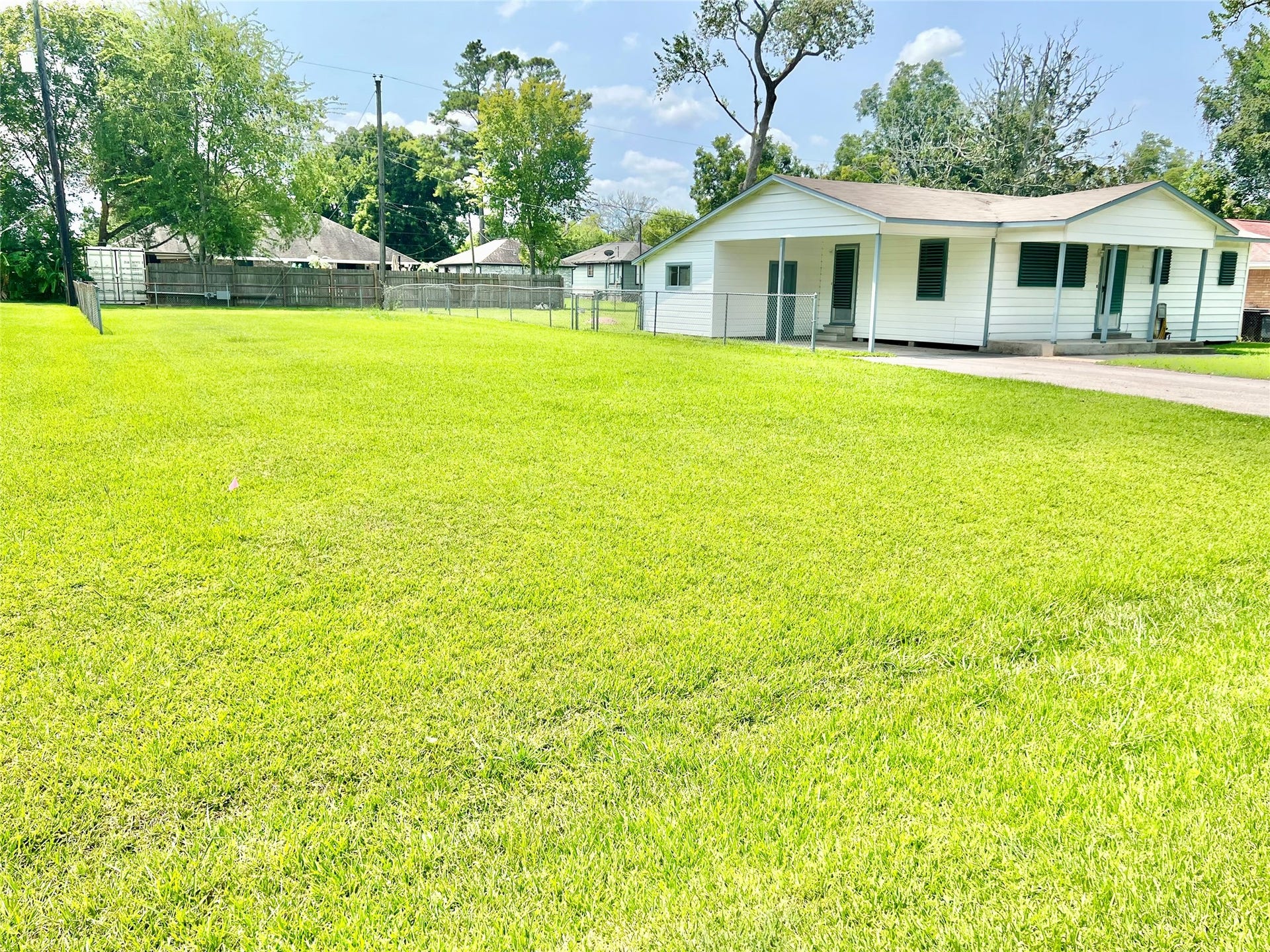 11815 15th Street, Santa Fe, TX 77510 Better view of the Fron of the property that includes this lot on the left.