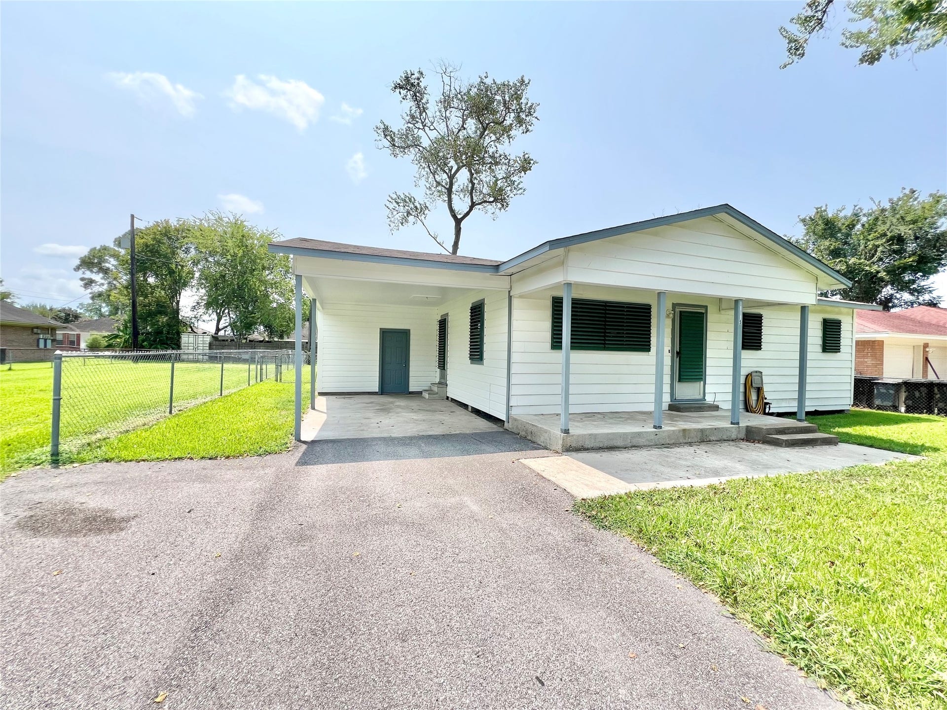 11815 15th Street, Santa Fe, TX 77510 Extra parking for multiple vehicles.