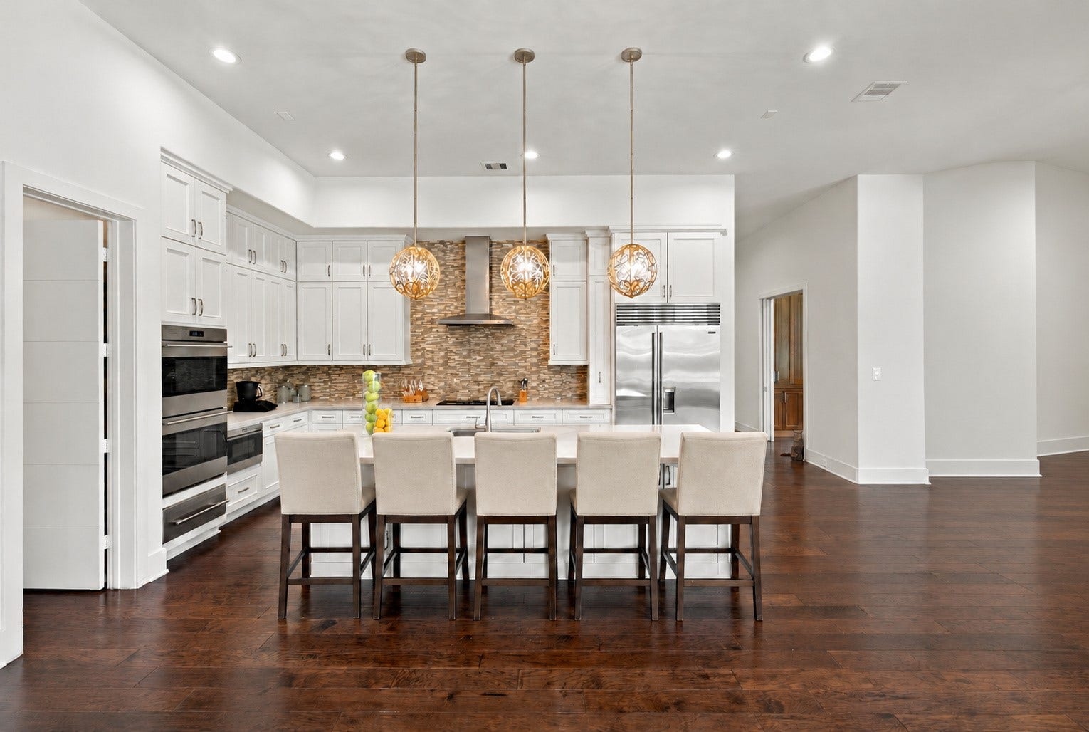 46 Lamerie Way, The Woodlands, TX 77382 Gourmet kitchen featuring a spacious center island, elegant pendant lighting, custom cabinetry, and premium stainless steel appliances.