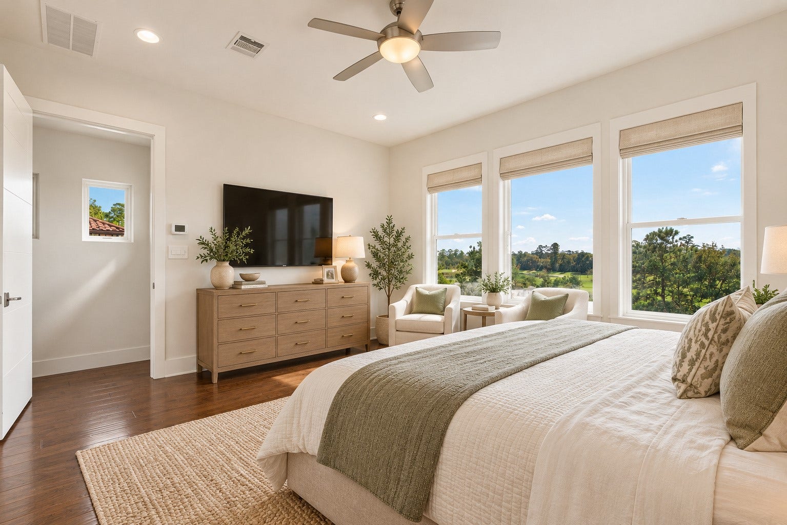 46 Lamerie Way, The Woodlands, TX 77382 Versatile upstairs retreat with beautiful natural light and a private full bath, ideal for a game room, playroom, home office, or guest suite.