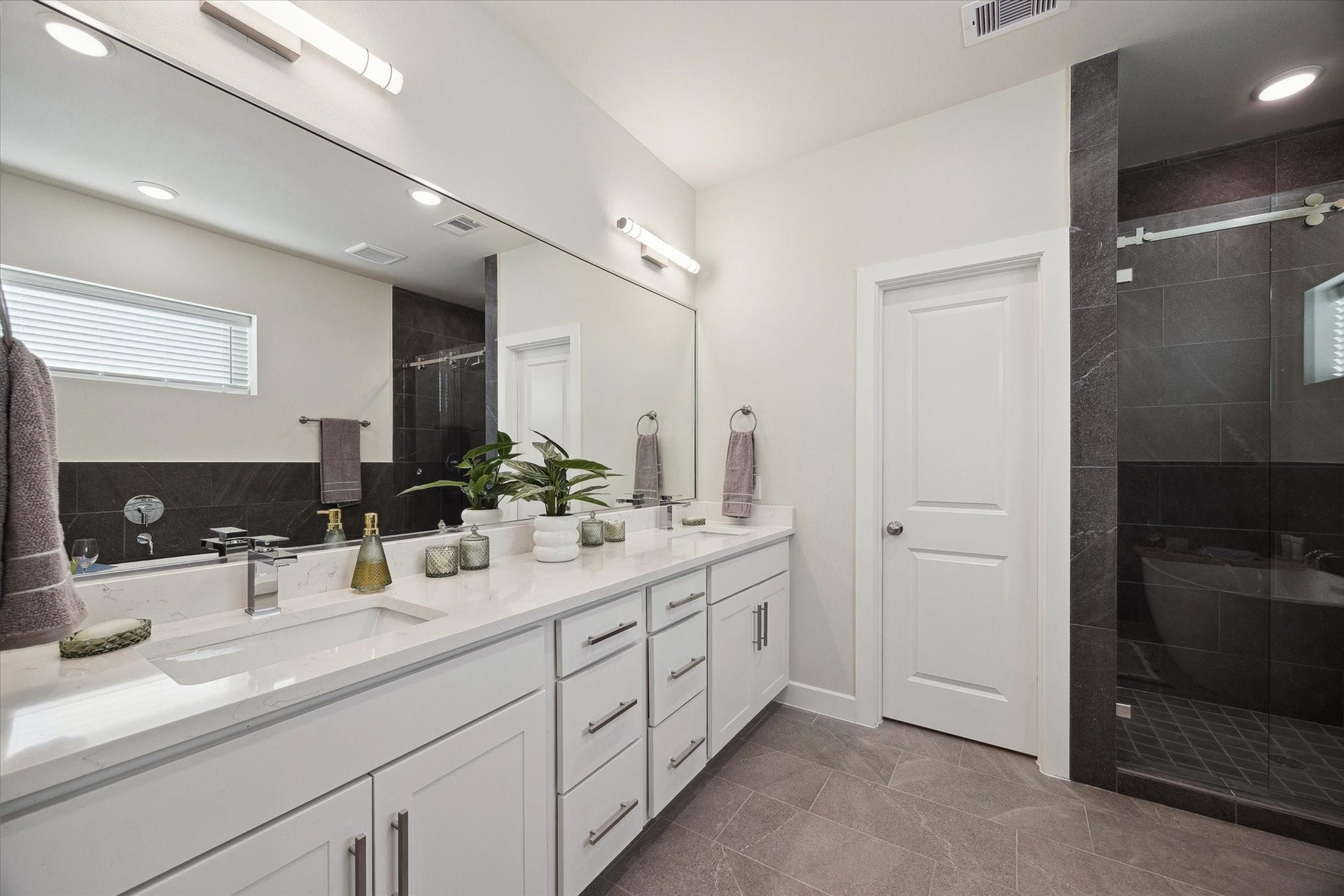 3083 Hicks Street, Houston, TX 77007 Representative photo showing the communitys model home primary bathroom. Layout and selections may vary.