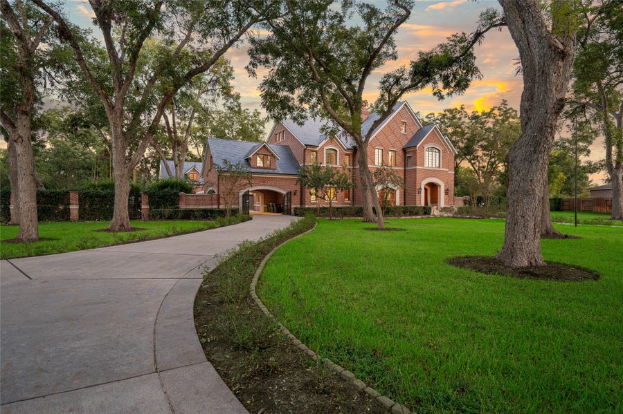 Property photo for 1802 Forest Gate Circle, Sugar Land, TX