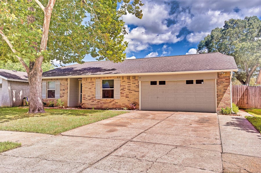 Property photo for 6218 Creekside Lane, League City, TX