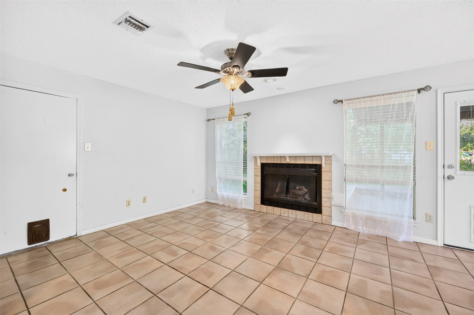 2906 Pioneer Pass, Sugar Land, TX 77479 2906 Pioneer Pass, Sugar Land, TX 77479