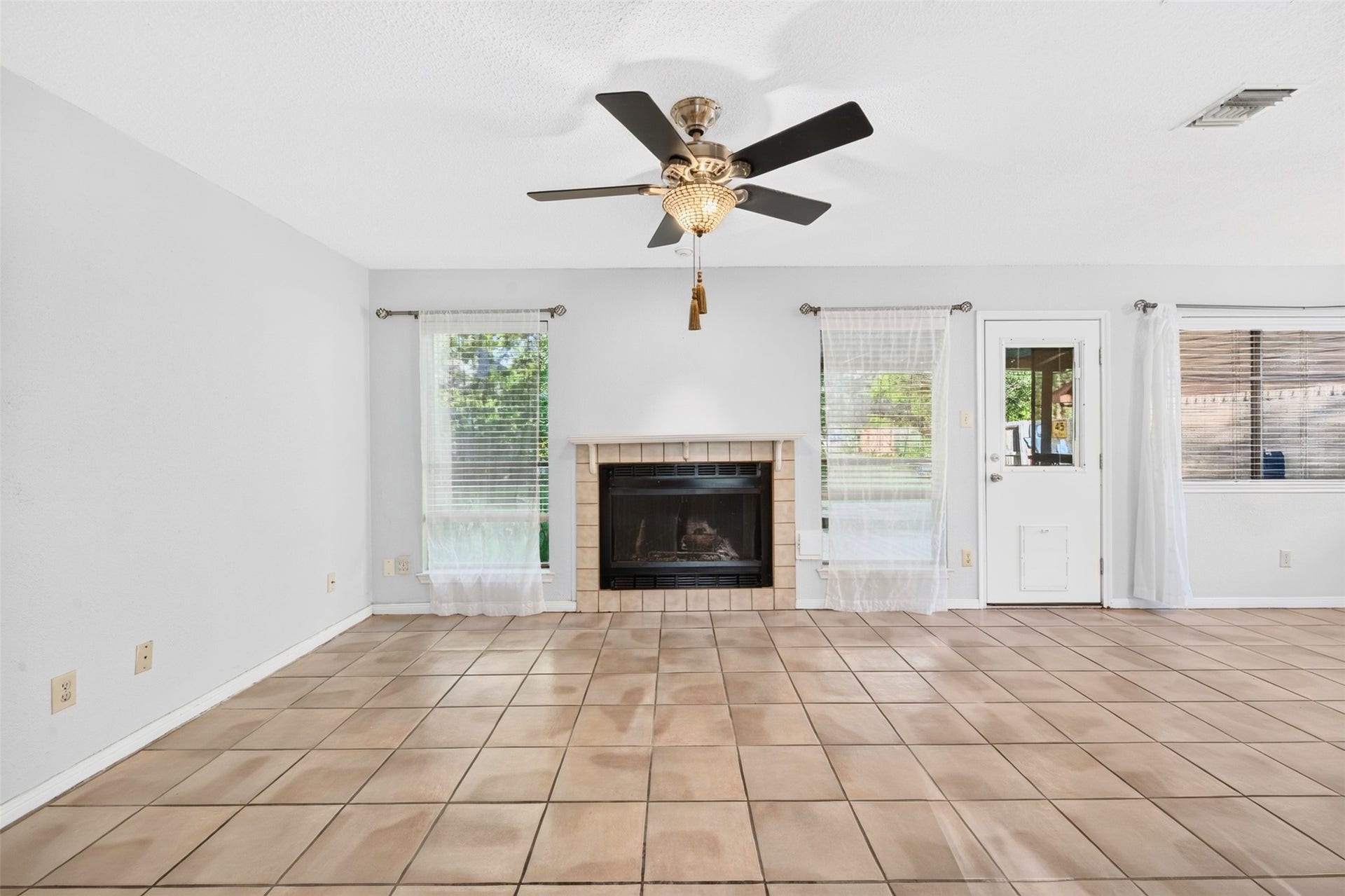 2906 Pioneer Pass, Sugar Land, TX 77479 2906 Pioneer Pass, Sugar Land, TX 77479